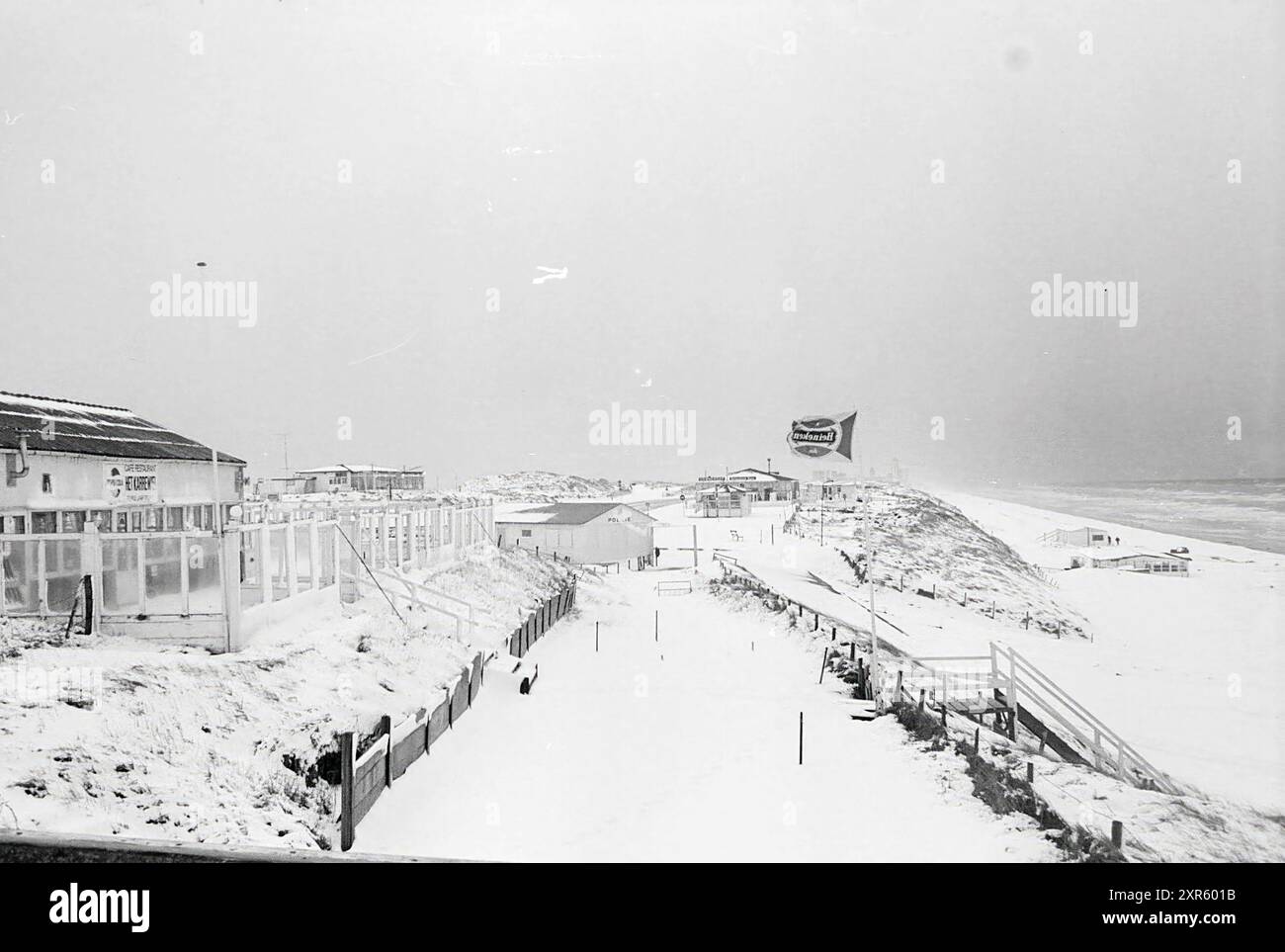 Vue d'ensemble de boulevard Bloemendaal, Bloemendaal, Zandvoort, Boulevard Barnaart, 16-02-1970, Whizgle Dutch News : des images historiques sur mesure pour l'avenir. Explorez le passé néerlandais avec des perspectives modernes grâce à des images d'agences néerlandaises. Concilier les événements d'hier avec les perspectives de demain. Embarquez pour un voyage intemporel avec des histoires qui façonnent notre avenir. Banque D'Images