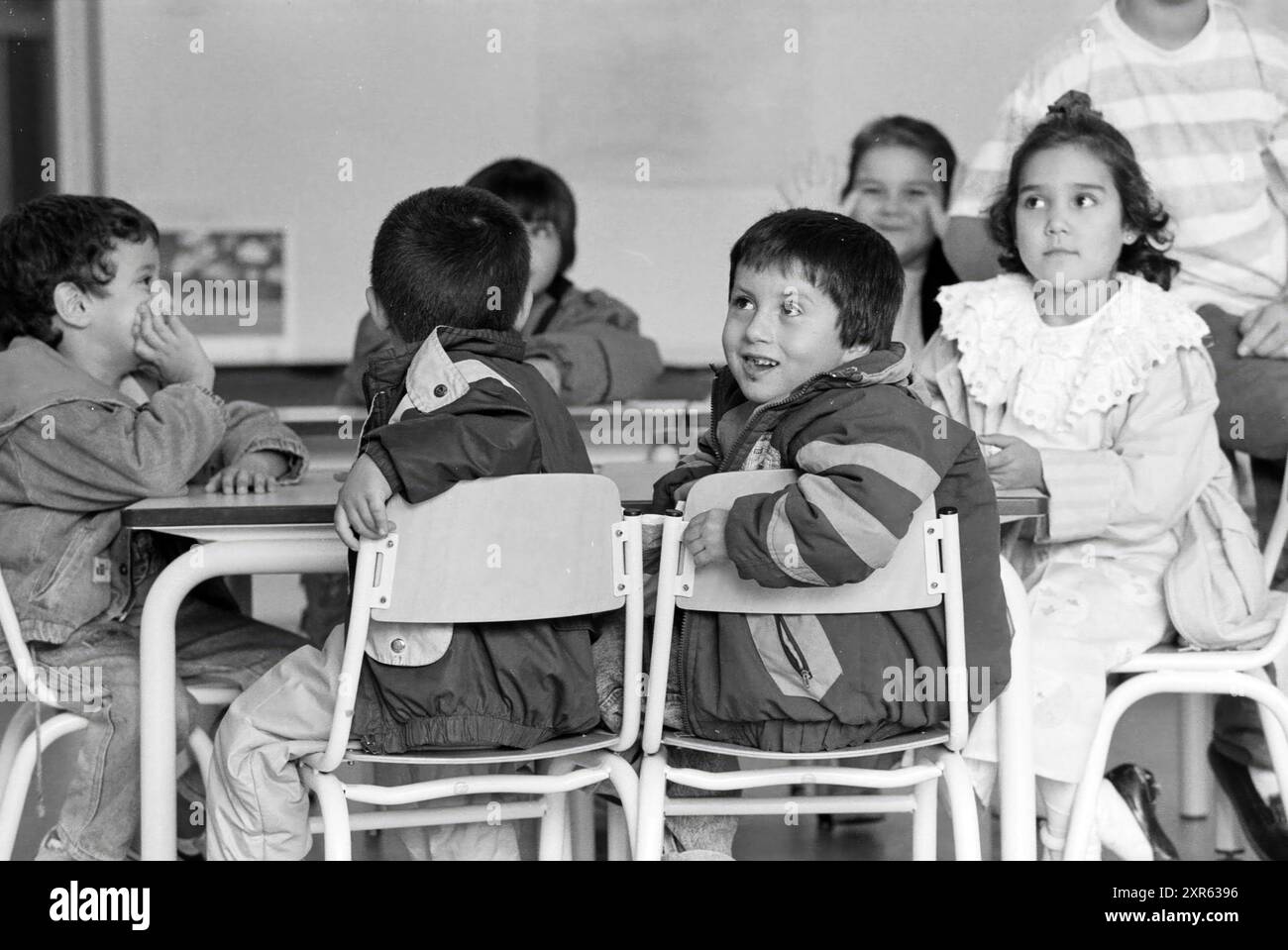 École islamique Amsterdam-O, Amsterdam, pays-Bas, 12-09-1990, Whizgle Dutch News : des images historiques sur mesure pour l'avenir. Explorez le passé néerlandais avec des perspectives modernes grâce à des images d'agences néerlandaises. Concilier les événements d'hier avec les perspectives de demain. Embarquez pour un voyage intemporel avec des histoires qui façonnent notre avenir. Banque D'Images