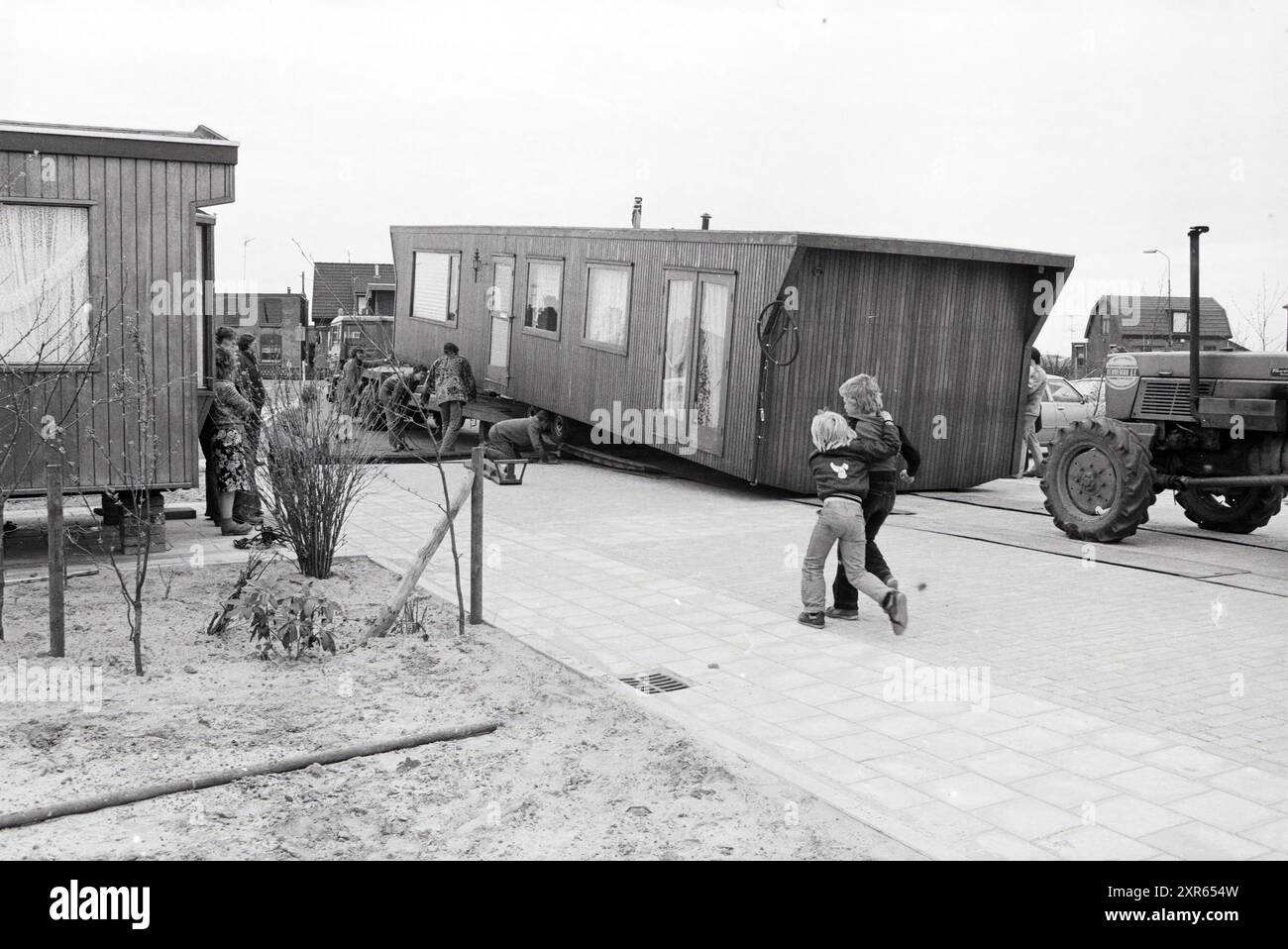 Ouverture du camping caravane Elzenhof Heemskerk, ouverture, ouvertures, mise en service, caravanes, camps de caravanes, résidents de caravanes, Heemskerk, 07-05-1979, Whizgle Dutch News : des images historiques sur mesure pour l'avenir. Explorez le passé néerlandais avec des perspectives modernes grâce à des images d'agences néerlandaises. Concilier les événements d'hier avec les perspectives de demain. Embarquez pour un voyage intemporel avec des histoires qui façonnent notre avenir. Banque D'Images
