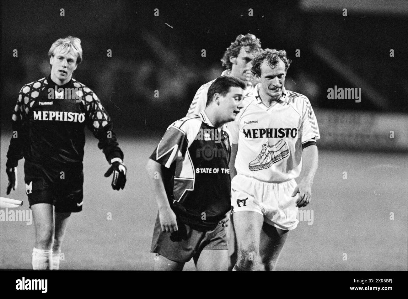 Football : Haarlem-NEC 0-2, Haarlem, pays-Bas, 04-09-1992, Whizgle Dutch News : des images historiques sur mesure pour l'avenir. Explorez le passé néerlandais avec des perspectives modernes grâce à des images d'agences néerlandaises. Concilier les événements d'hier avec les perspectives de demain. Embarquez pour un voyage intemporel avec des histoires qui façonnent notre avenir. Banque D'Images