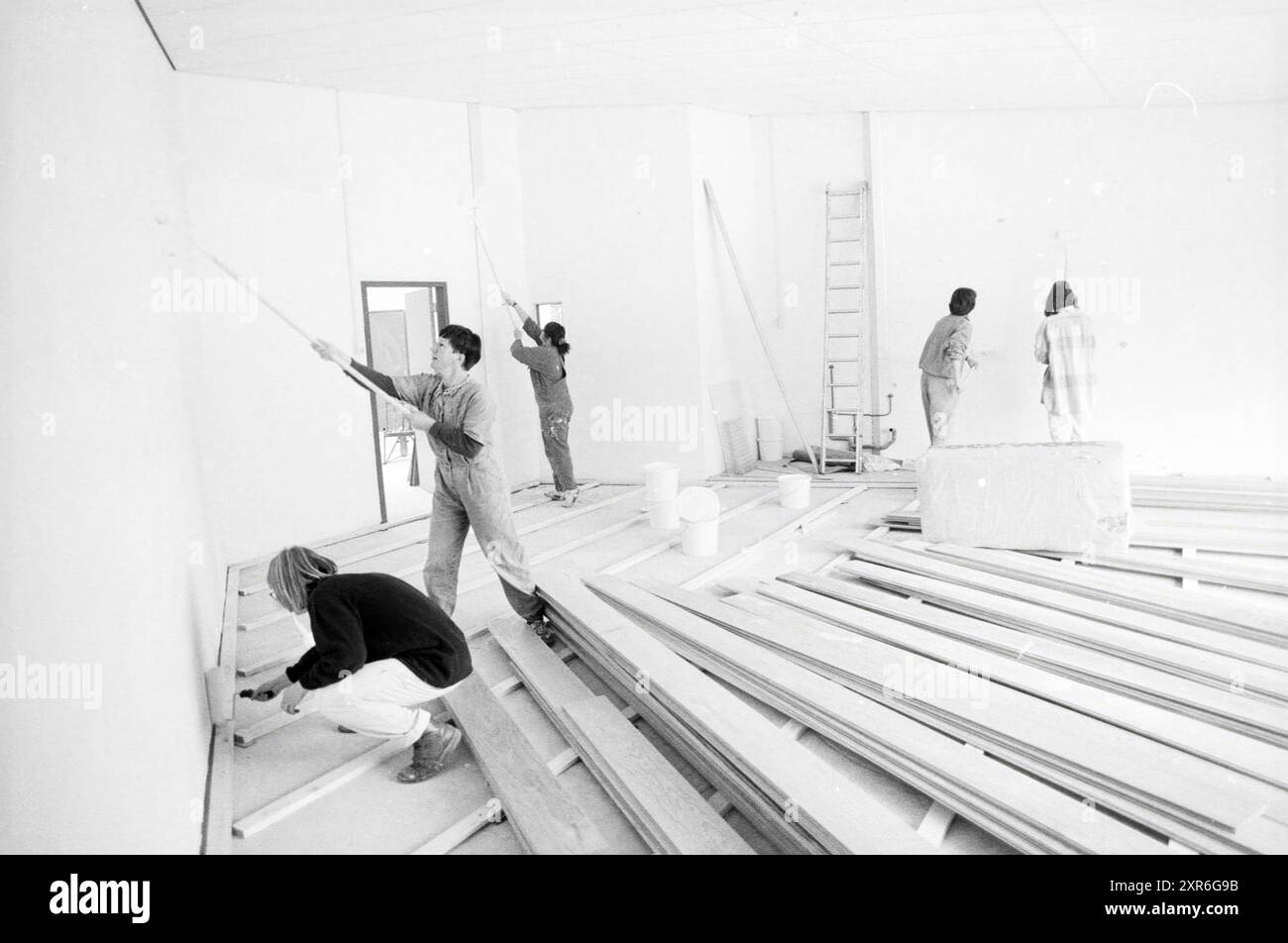 Les parents construisent une école Rudolf Steiner School Schalkwijk, Ecoles, Haarlem, pays-Bas, 24-03-1990, Whizgle Dutch News : des images historiques sur mesure pour l'avenir. Explorez le passé néerlandais avec des perspectives modernes grâce à des images d'agences néerlandaises. Concilier les événements d'hier avec les perspectives de demain. Embarquez pour un voyage intemporel avec des histoires qui façonnent notre avenir. Banque D'Images