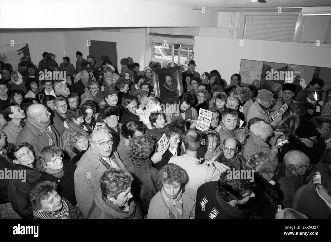 Busy Recording 'Between Art and Kitsch', Busy, 11-01-1987, Whizgle Dutch News : images historiques sur mesure pour l'avenir. Explorez le passé néerlandais avec des perspectives modernes grâce à des images d'agences néerlandaises. Concilier les événements d'hier avec les perspectives de demain. Embarquez pour un voyage intemporel avec des histoires qui façonnent notre avenir. Banque D'Images