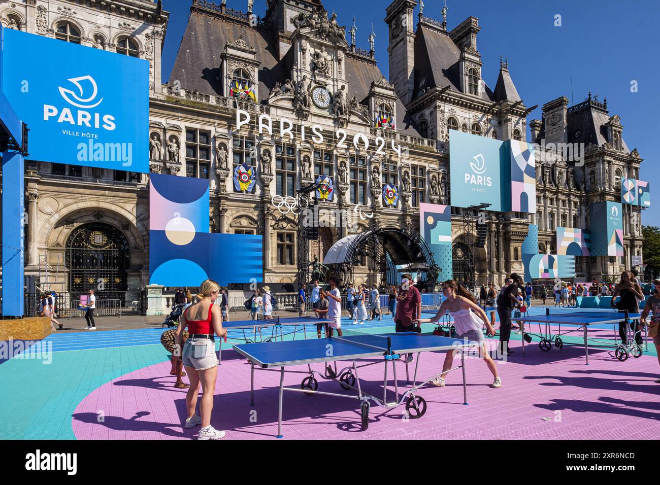 FRANCE. PARIS (75) (4E ARRONDISSEMENT) PARIS 2024 JEUX OLYMPIQUES. 2024-08-05 : 'LA TERRASSE DES JEUX', ZONE VENTILATEUR INSTALLÉE SUR LE PARVIS DE LA MAIRIE Banque D'Images