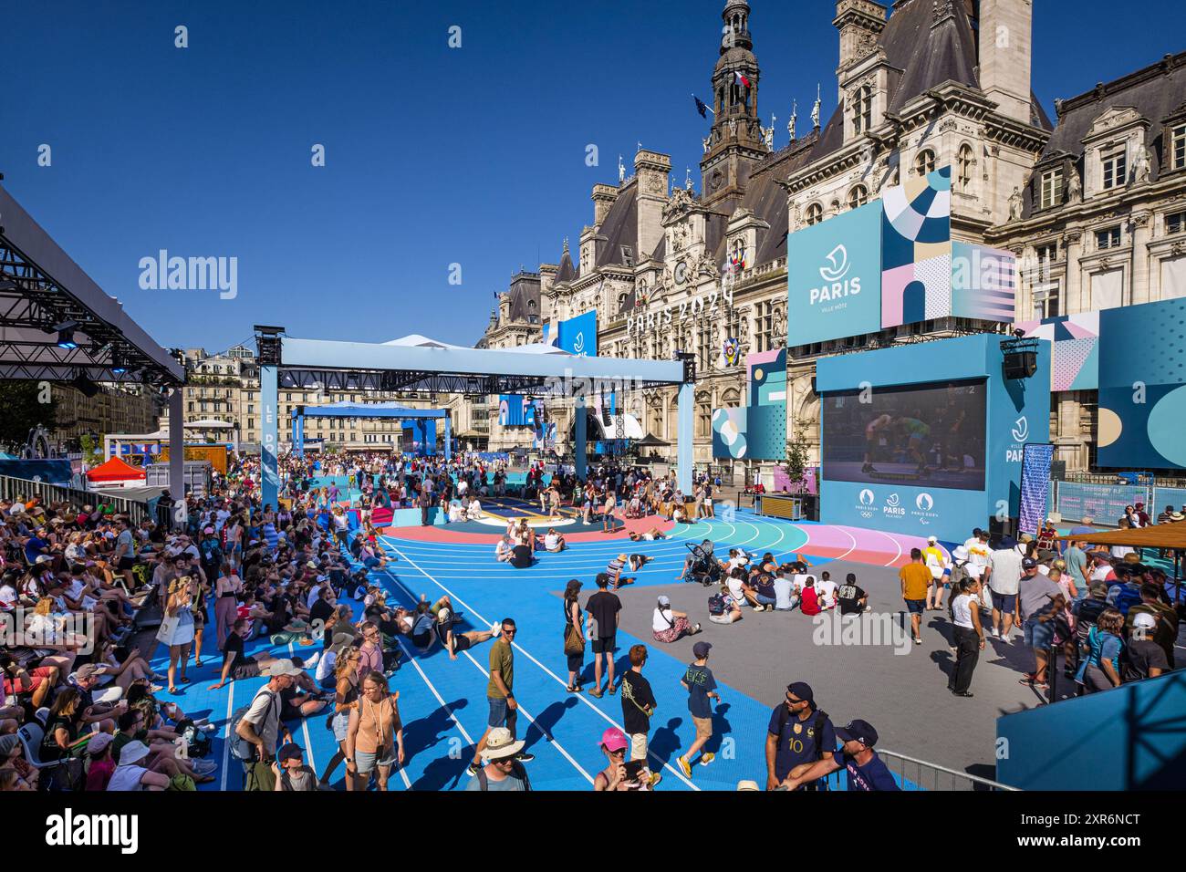 FRANCE. PARIS (75) (4E ARRONDISSEMENT) PARIS 2024 JEUX OLYMPIQUES. 2024-08-05 : 'LA TERRASSE DES JEUX', ZONE VENTILATEUR INSTALLÉE SUR LE PARVIS DE LA MAIRIE Banque D'Images