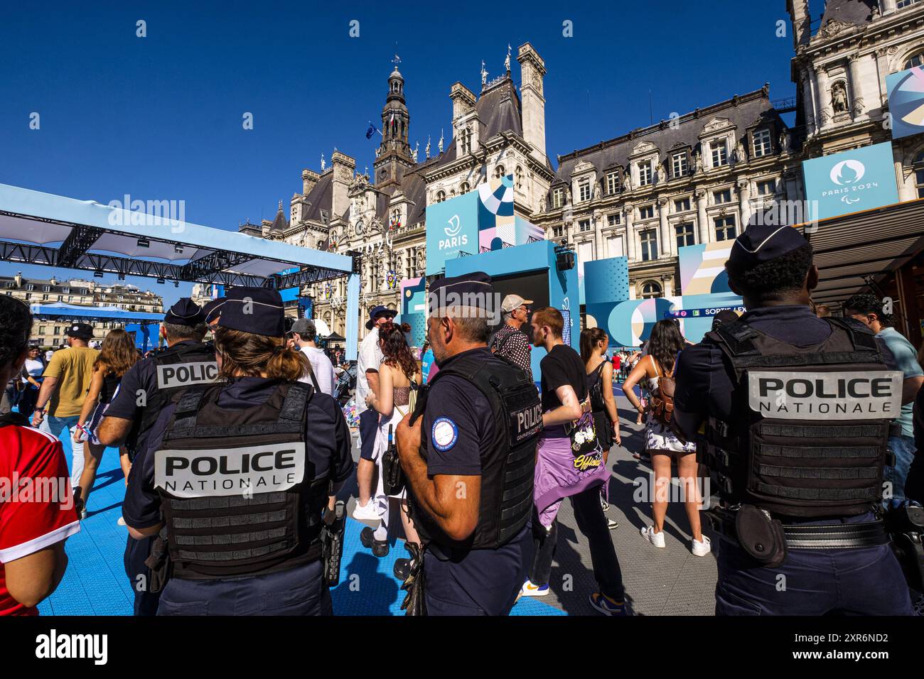 FRANCE. PARIS (75) (4E ARRONDISSEMENT) PARIS 2024 JEUX OLYMPIQUES. 2024-08-05 : 'LA TERRASSE DES JEUX', ZONE VENTILATEUR INSTALLÉE SUR LE PARVIS DE LA MAIRIE. LE Banque D'Images