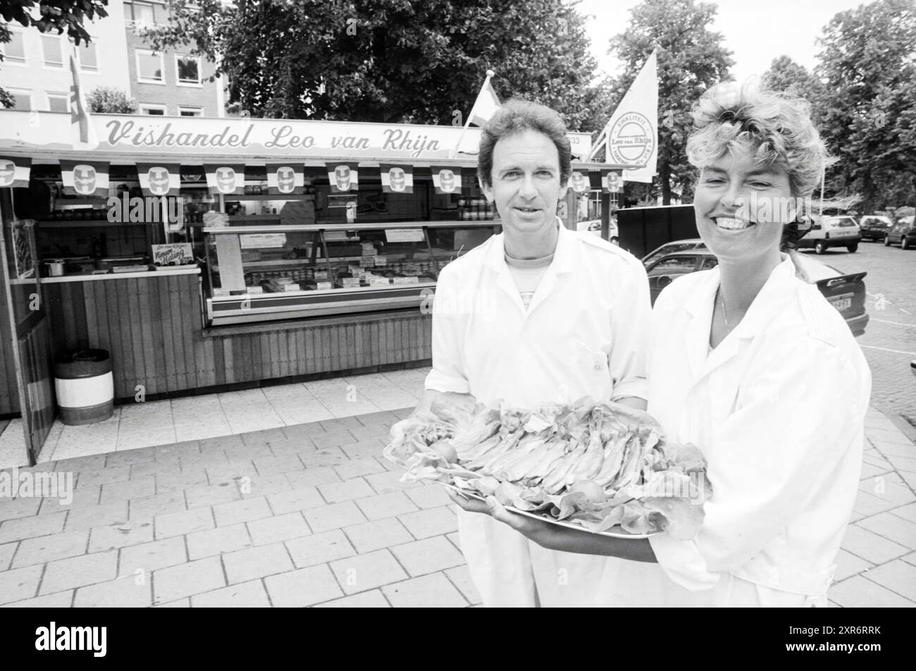 Fish Stall Leo van Rhijn, Frans Halsplein 12, Haarlem, Frans Halsplein, pays-Bas, 04-07-1993, Whizgle Dutch News : des images historiques sur mesure pour l'avenir. Explorez le passé néerlandais avec des perspectives modernes grâce à des images d'agences néerlandaises. Concilier les événements d'hier avec les perspectives de demain. Embarquez pour un voyage intemporel avec des histoires qui façonnent notre avenir. Banque D'Images