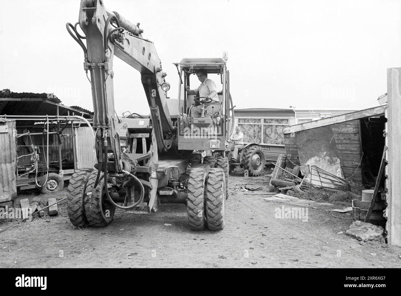 Retrait de mobil-home Spaarnwoude, Camping, Spaarnwoude, 05-07-1979, Whizgle Dutch News : des images historiques sur mesure pour l'avenir. Explorez le passé néerlandais avec des perspectives modernes grâce à des images d'agences néerlandaises. Concilier les événements d'hier avec les perspectives de demain. Embarquez pour un voyage intemporel avec des histoires qui façonnent notre avenir. Banque D'Images