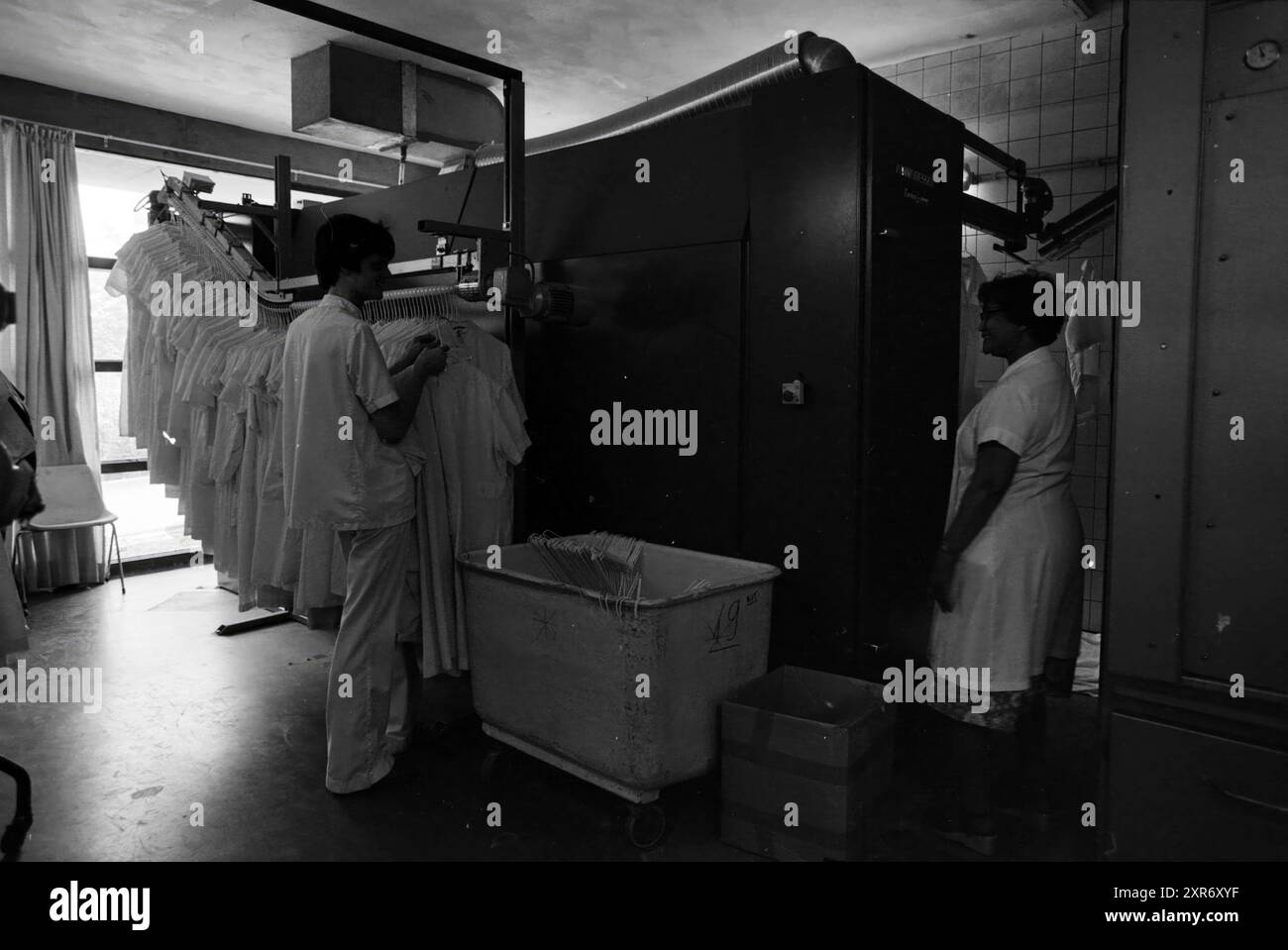 Nouveau lave-linge Elisabeth Gasthuis Haarlem, Haarlem, pays-Bas, 04-06-1980, Whizgle Dutch News : images historiques sur mesure pour l'avenir. Explorez le passé néerlandais avec des perspectives modernes grâce à des images d'agences néerlandaises. Concilier les événements d'hier avec les perspectives de demain. Embarquez pour un voyage intemporel avec des histoires qui façonnent notre avenir. Banque D'Images