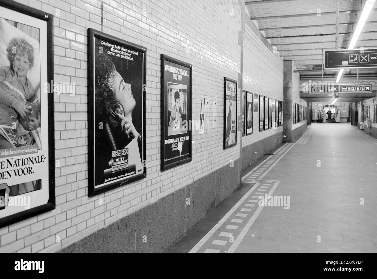 Détail de la gare de Haarlem, Haarlem, pays-Bas, Whizgle Dutch News : images historiques adaptées pour l'avenir. Explorez le passé néerlandais avec des perspectives modernes grâce à des images d'agences néerlandaises. Concilier les événements d'hier avec les perspectives de demain. Embarquez pour un voyage intemporel avec des histoires qui façonnent notre avenir. Banque D'Images