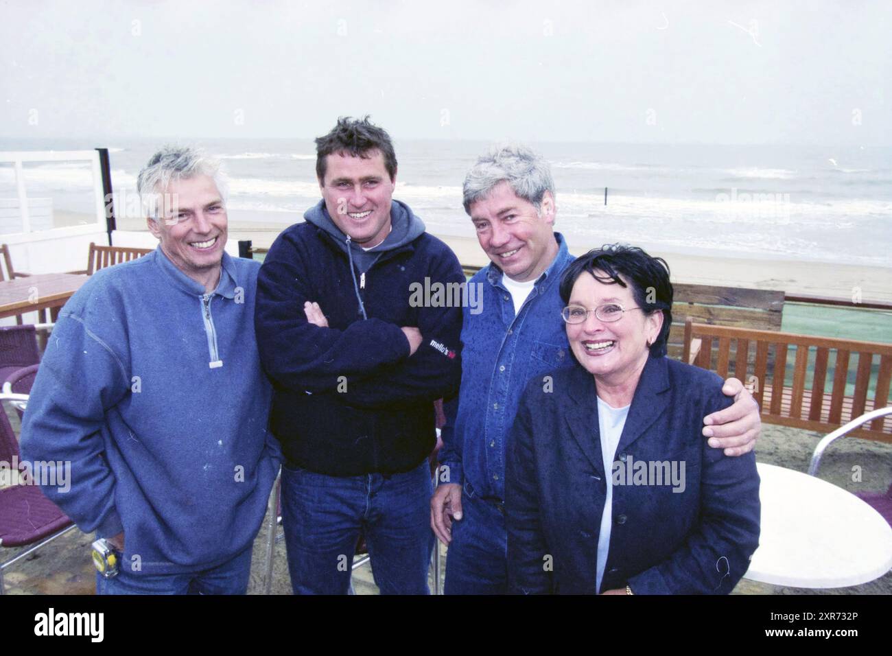 Mr. Fennema, pavillon de plage Lido, Bloemendaal, Overveen, Zeeweg, 12-04-2000, Whizgle Dutch News : des images historiques sur mesure pour l'avenir. Explorez le passé néerlandais avec des perspectives modernes grâce à des images d'agences néerlandaises. Concilier les événements d'hier avec les perspectives de demain. Embarquez pour un voyage intemporel avec des histoires qui façonnent notre avenir. Banque D'Images Mr. Fennema, pavillon de plage Lido, Bloemendaal, Overveen, Zeeweg, 12-04-2000, Whizgle Dutch News : des images historiques sur mesure pour l'avenir. Explorez le passé néerlandais avec des perspectives modernes grâce à des images d'agences néerlandaises. Concilier les événements d'hier avec les perspectives de demain. Embarquez pour un voyage intemporel avec des histoires qui façonnent notre avenir. Banque D'Images