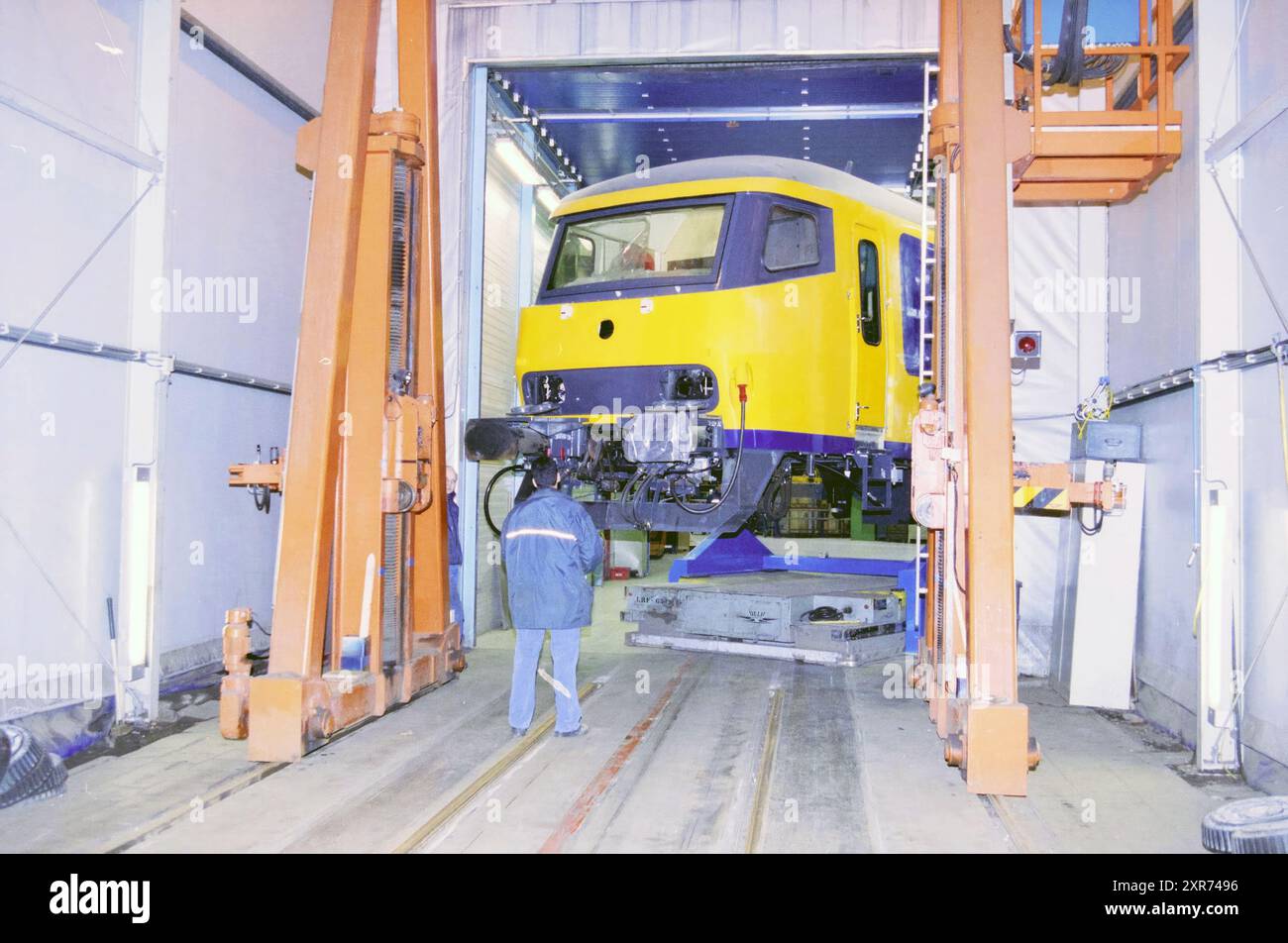 Train de levage, BD [chariot de deuxième classe avec compartiment à bagages et position de direction], 05-01-2003, Whizgle Dutch News : images historiques sur mesure pour l'avenir. Explorez le passé néerlandais avec des perspectives modernes grâce à des images d'agences néerlandaises. Concilier les événements d'hier avec les perspectives de demain. Embarquez pour un voyage intemporel avec des histoires qui façonnent notre avenir. Banque D'Images