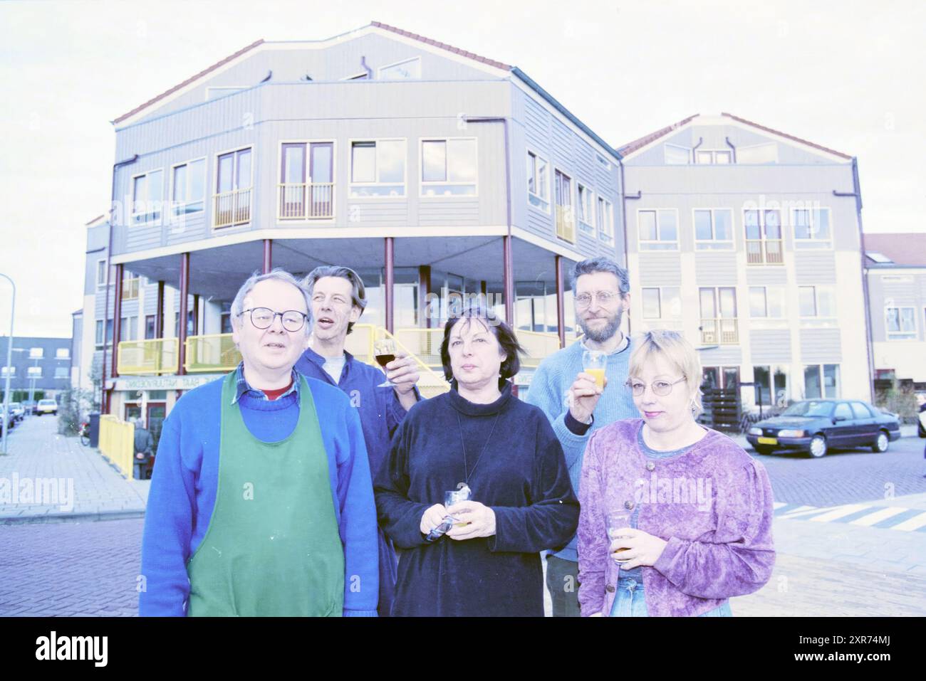 Boissons Molenbeek II, 04-12-1997, Whizgle Dutch News : des images historiques sur mesure pour l'avenir. Explorez le passé néerlandais avec des perspectives modernes grâce à des images d'agences néerlandaises. Concilier les événements d'hier avec les perspectives de demain. Embarquez pour un voyage intemporel avec des histoires qui façonnent notre avenir. Banque D'Images Boissons Molenbeek II, 04-12-1997, Whizgle Dutch News : des images historiques sur mesure pour l'avenir. Explorez le passé néerlandais avec des perspectives modernes grâce à des images d'agences néerlandaises. Concilier les événements d'hier avec les perspectives de demain. Embarquez pour un voyage intemporel avec des histoires qui façonnent notre avenir. Banque D'Images
