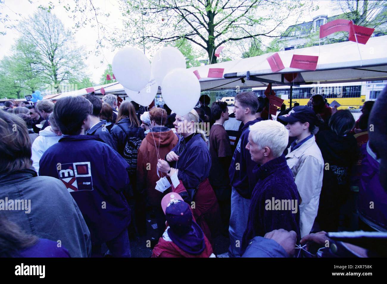Poupée de libération variée Haarlem, Haarlem, pays-Bas, 04-05-1998, Whizgle Dutch News : images historiques sur mesure pour l'avenir. Explorez le passé néerlandais avec des perspectives modernes grâce à des images d'agences néerlandaises. Concilier les événements d'hier avec les perspectives de demain. Embarquez pour un voyage intemporel avec des histoires qui façonnent notre avenir. Banque D'Images