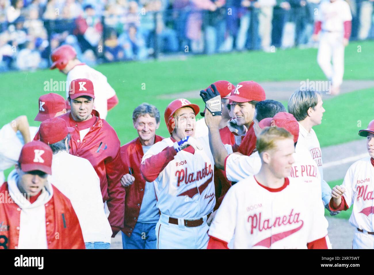 Match de baseball, Whizgle Dutch News : des images historiques sur mesure pour l'avenir. Explorez le passé néerlandais avec des perspectives modernes grâce à des images d'agences néerlandaises. Concilier les événements d'hier avec les perspectives de demain. Embarquez pour un voyage intemporel avec des histoires qui façonnent notre avenir. Banque D'Images