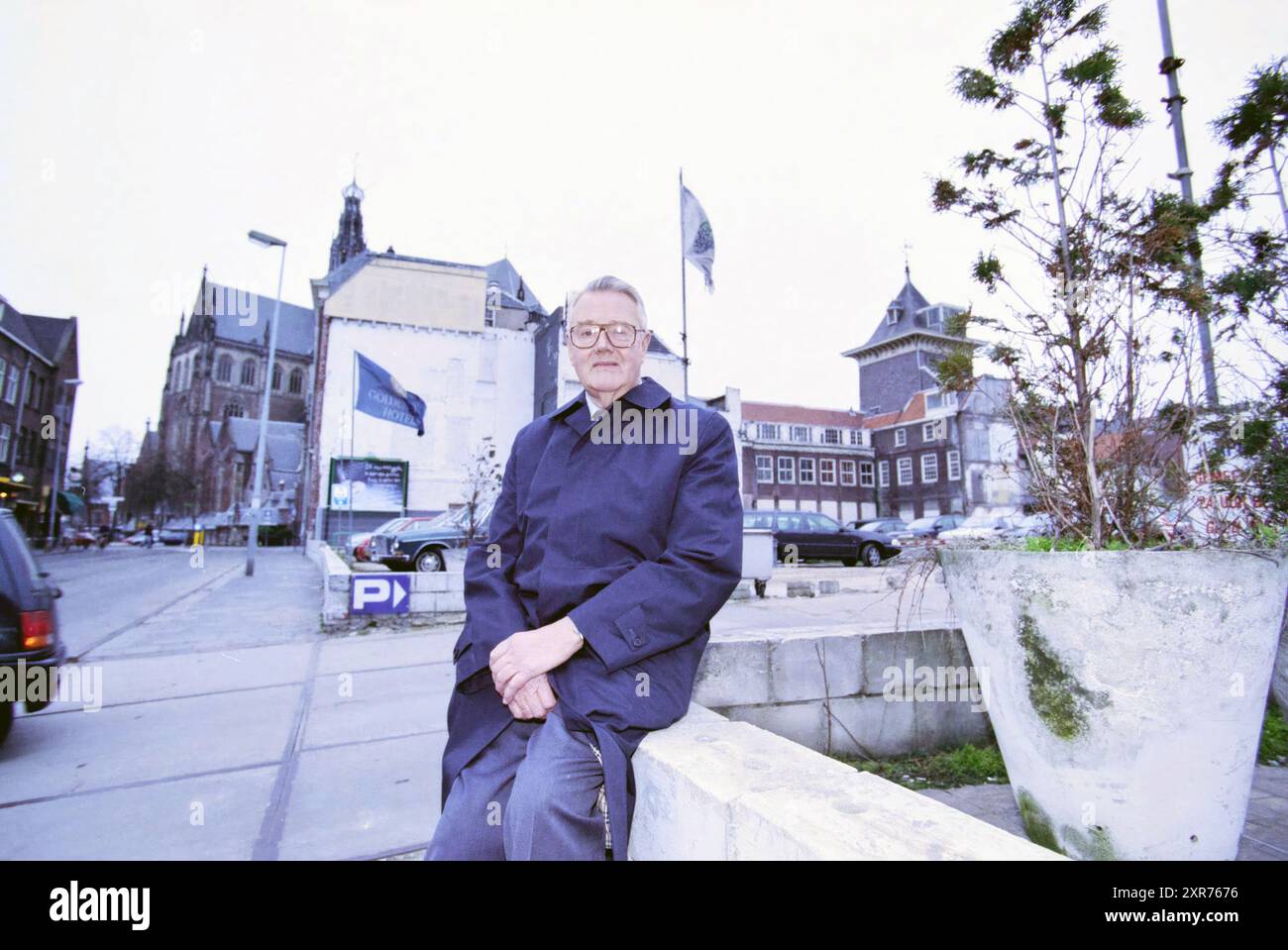 Commissaire du Royal Roel de Wit sur le parking du site Appelaar, créé après la démolition du complexe Enschedé, Haarlem, Damstraat 19, pays-Bas, 22-02-1998, Whizgle Dutch News : des images historiques sur mesure pour l'avenir. Explorez le passé néerlandais avec des perspectives modernes grâce à des images d'agences néerlandaises. Concilier les événements d'hier avec les perspectives de demain. Embarquez pour un voyage intemporel avec des histoires qui façonnent notre avenir. Banque D'Images