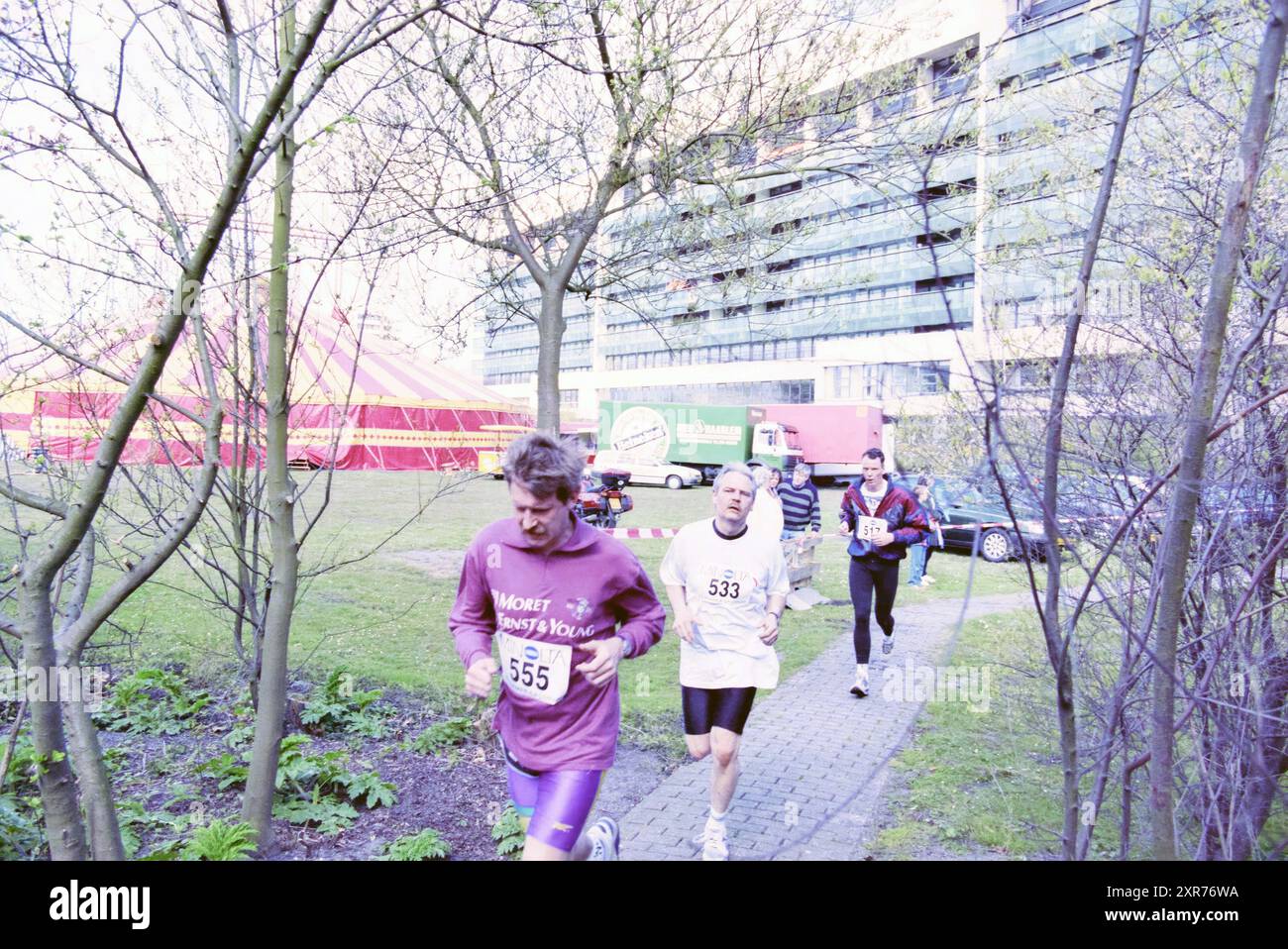 Course récréative de l'hôpital Sint Johannes de DEO à Sint Elisabeths Gasthuis, EG, Haarlem, Maarten van Heemskerkstraat, pays-Bas, 12-04-1997, Whizgle Dutch News : des images historiques sur mesure pour l'avenir. Explorez le passé néerlandais avec des perspectives modernes grâce à des images d'agences néerlandaises. Concilier les événements d'hier avec les perspectives de demain. Embarquez pour un voyage intemporel avec des histoires qui façonnent notre avenir. Banque D'Images Course récréative de l'hôpital Sint Johannes de DEO à Sint Elisabeths Gasthuis, EG, Haarlem, Maarten van Heemskerkstraat, pays-Bas, 12-04-1997, Whizgle Dutch News : des images historiques sur mesure pour l'avenir. Explorez le passé néerlandais avec des perspectives modernes grâce à des images d'agences néerlandaises. Concilier les événements d'hier avec les perspectives de demain. Embarquez pour un voyage intemporel avec des histoires qui façonnent notre avenir. Banque D'Images