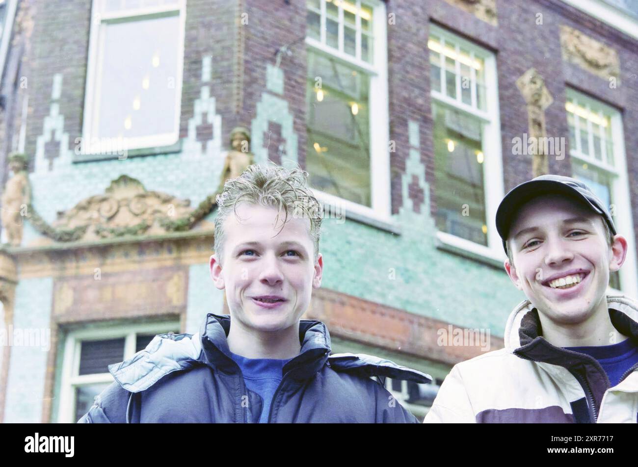 Bo Belder et Jiddou Reehuis, Haarlem, pays-Bas, 12-04-2000, Whizgle Dutch News : des images historiques sur mesure pour l'avenir. Explorez le passé néerlandais avec des perspectives modernes grâce à des images d'agences néerlandaises. Concilier les événements d'hier avec les perspectives de demain. Embarquez pour un voyage intemporel avec des histoires qui façonnent notre avenir. Banque D'Images Bo Belder et Jiddou Reehuis, Haarlem, pays-Bas, 12-04-2000, Whizgle Dutch News : des images historiques sur mesure pour l'avenir. Explorez le passé néerlandais avec des perspectives modernes grâce à des images d'agences néerlandaises. Concilier les événements d'hier avec les perspectives de demain. Embarquez pour un voyage intemporel avec des histoires qui façonnent notre avenir. Banque D'Images