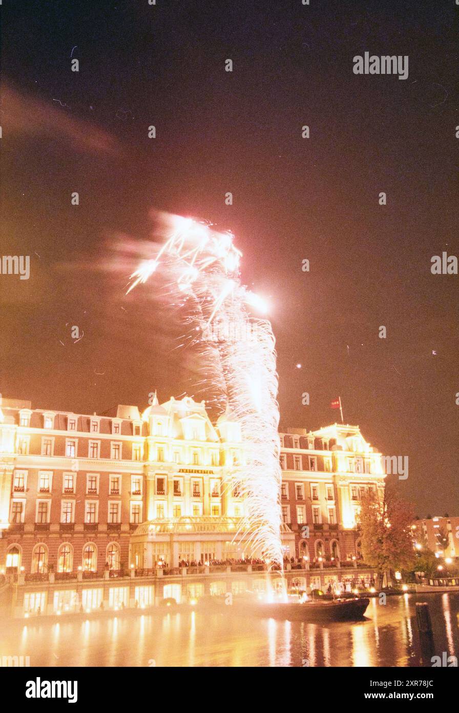 Feux d'artifice, Whizgle Dutch News : des images historiques sur mesure pour l'avenir. Explorez le passé néerlandais avec des perspectives modernes grâce à des images d'agences néerlandaises. Concilier les événements d'hier avec les perspectives de demain. Embarquez pour un voyage intemporel avec des histoires qui façonnent notre avenir. Banque D'Images
