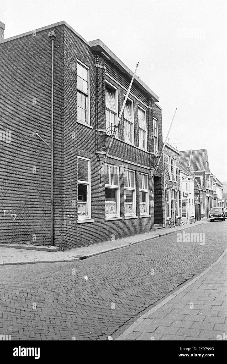 Extérieur bâtiment R.S.K.A. Beverwijk, extérieur, 09-08-1967, Whizgle Dutch News : images historiques sur mesure pour l'avenir. Explorez le passé néerlandais avec des perspectives modernes grâce à des images d'agences néerlandaises. Concilier les événements d'hier avec les perspectives de demain. Embarquez pour un voyage intemporel avec des histoires qui façonnent notre avenir. Banque D'Images