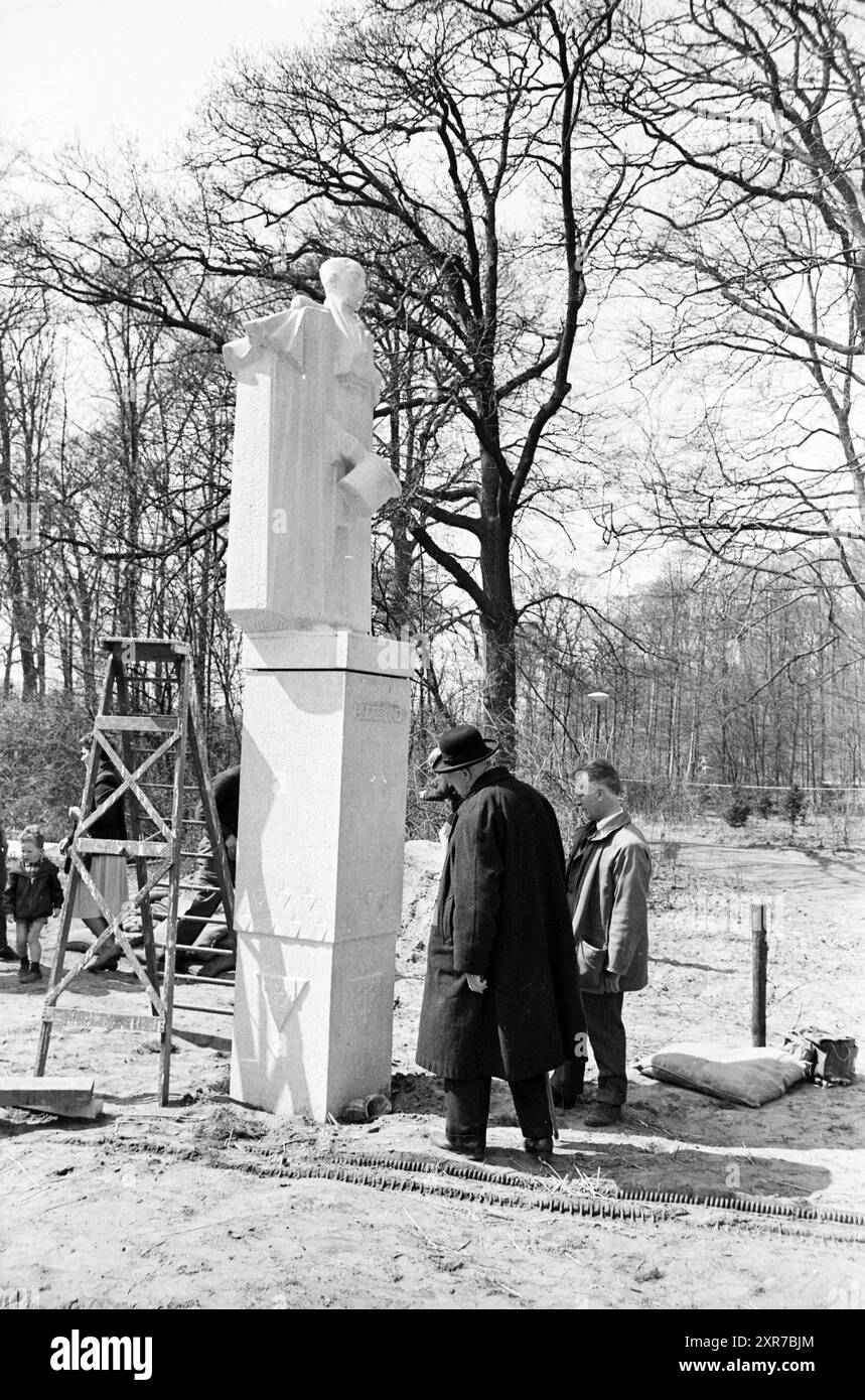 Placer le monument Hildebrand dans le Haarlemmerhout, Haarlem, pays-Bas, 00-00-1962, Whizgle Dutch News : des images historiques sur mesure pour l'avenir. Explorez le passé néerlandais avec des perspectives modernes grâce à des images d'agences néerlandaises. Concilier les événements d'hier avec les perspectives de demain. Embarquez pour un voyage intemporel avec des histoires qui façonnent notre avenir. Banque D'Images