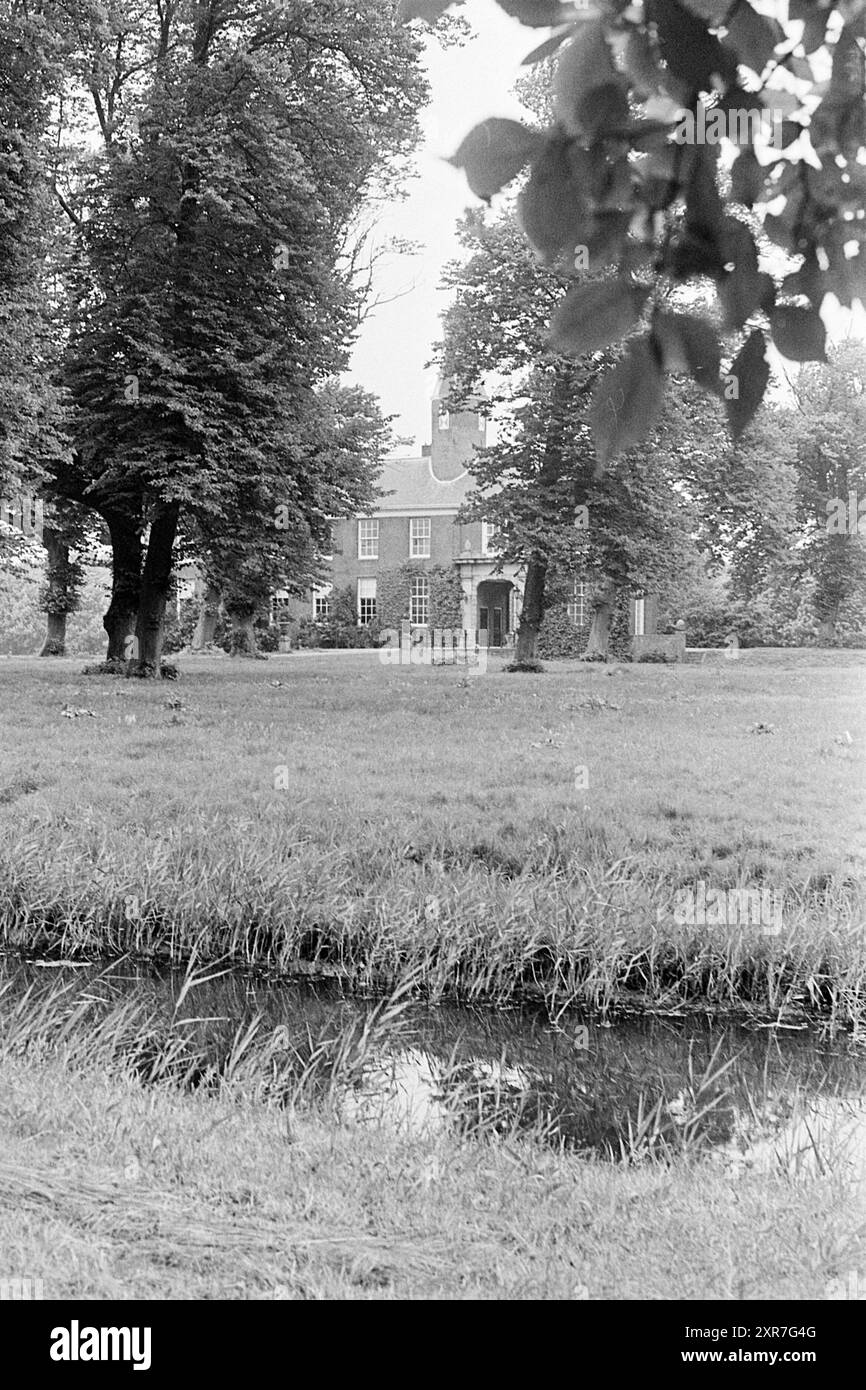 Extérieur du château de Marquette Heemskerk, modèle, 16-07-1975, Whizgle Dutch News : images historiques sur mesure pour l'avenir. Explorez le passé néerlandais avec des perspectives modernes grâce à des images d'agences néerlandaises. Concilier les événements d'hier avec les perspectives de demain. Embarquez pour un voyage intemporel avec des histoires qui façonnent notre avenir. Banque D'Images