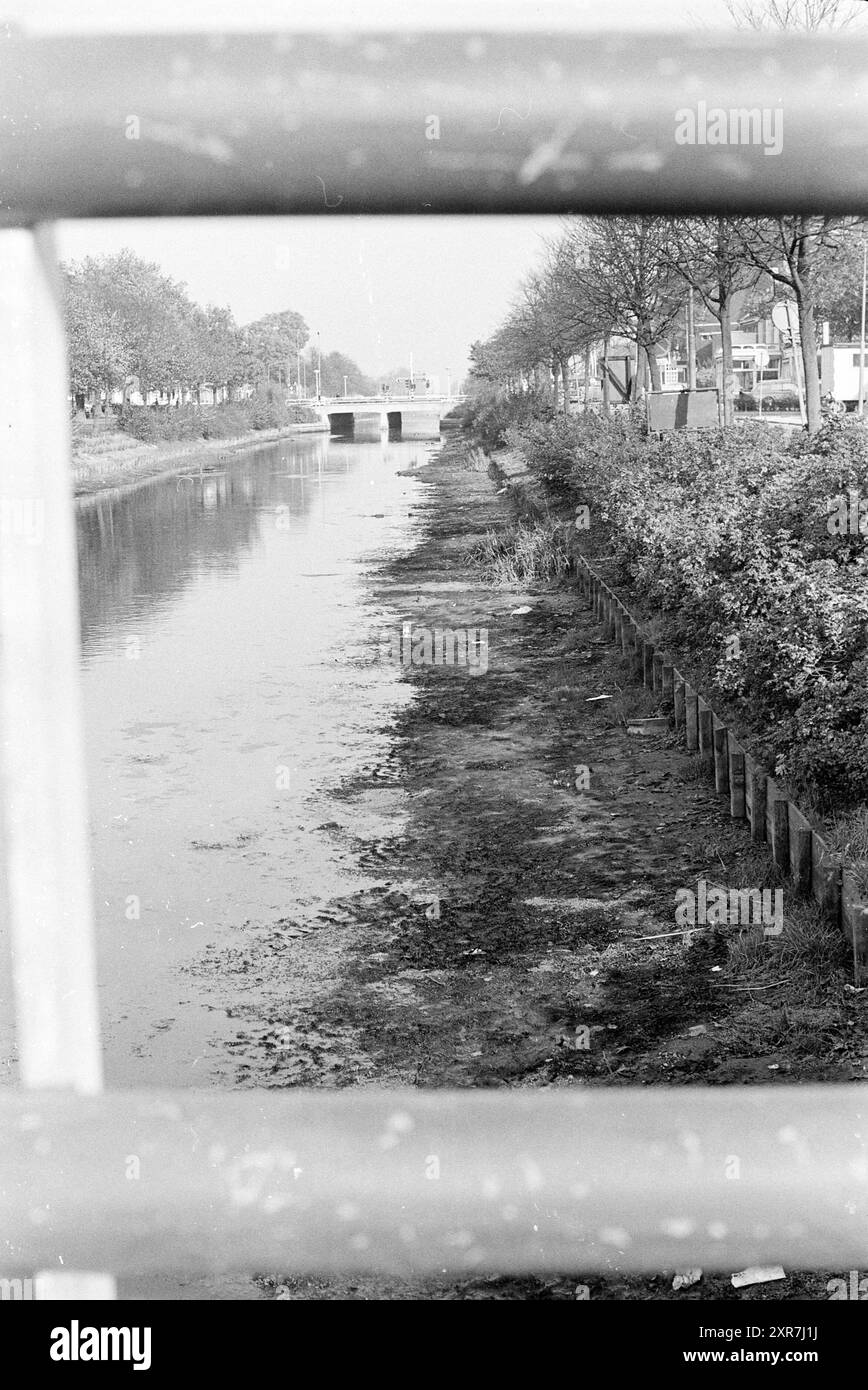 Marée basse à Hoofddorp, eau, 28-10-1968, Whizgle Dutch News : des images historiques sur mesure pour l'avenir. Explorez le passé néerlandais avec des perspectives modernes grâce à des images d'agences néerlandaises. Concilier les événements d'hier avec les perspectives de demain. Embarquez pour un voyage intemporel avec des histoires qui façonnent notre avenir. Banque D'Images
