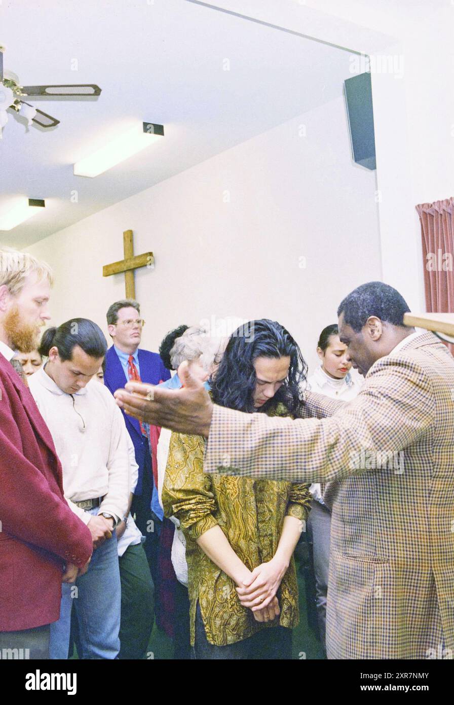 Service religieux avec guérison de la foi, 00-00-1994, Whizgle Dutch News : images historiques sur mesure pour l'avenir. Explorez le passé néerlandais avec des perspectives modernes grâce à des images d'agences néerlandaises. Concilier les événements d'hier avec les perspectives de demain. Embarquez pour un voyage intemporel avec des histoires qui façonnent notre avenir. Banque D'Images