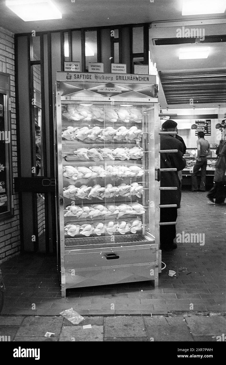 Poulet grillé au snack-bar, 00-00-1972, Whizgle Dutch News : images historiques sur mesure pour l'avenir. Explorez le passé néerlandais avec des perspectives modernes grâce à des images d'agences néerlandaises. Concilier les événements d'hier avec les perspectives de demain. Embarquez pour un voyage intemporel avec des histoires qui façonnent notre avenir. Banque D'Images
