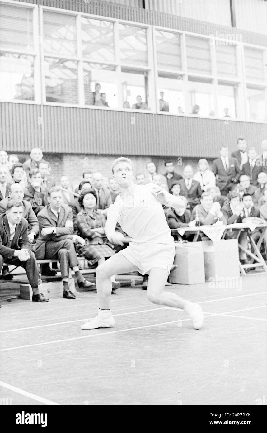 Badminton singles match, Haarlem, Badmintonpad, pays-Bas, Whizgle Dutch News : des images historiques sur mesure pour l'avenir. Explorez le passé néerlandais avec des perspectives modernes grâce à des images d'agences néerlandaises. Concilier les événements d'hier avec les perspectives de demain. Embarquez pour un voyage intemporel avec des histoires qui façonnent notre avenir. Banque D'Images