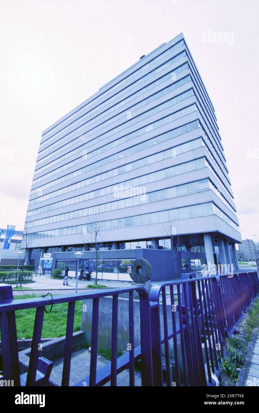 Extérieur VNU, Schalkwijk, Haarlem, pays-Bas, 12-04-1999, Whizgle Dutch News : des images historiques sur mesure pour l'avenir. Explorez le passé néerlandais avec des perspectives modernes grâce à des images d'agences néerlandaises. Concilier les événements d'hier avec les perspectives de demain. Embarquez pour un voyage intemporel avec des histoires qui façonnent notre avenir. Banque D'Images Extérieur VNU, Schalkwijk, Haarlem, pays-Bas, 12-04-1999, Whizgle Dutch News : des images historiques sur mesure pour l'avenir. Explorez le passé néerlandais avec des perspectives modernes grâce à des images d'agences néerlandaises. Concilier les événements d'hier avec les perspectives de demain. Embarquez pour un voyage intemporel avec des histoires qui façonnent notre avenir. Banque D'Images