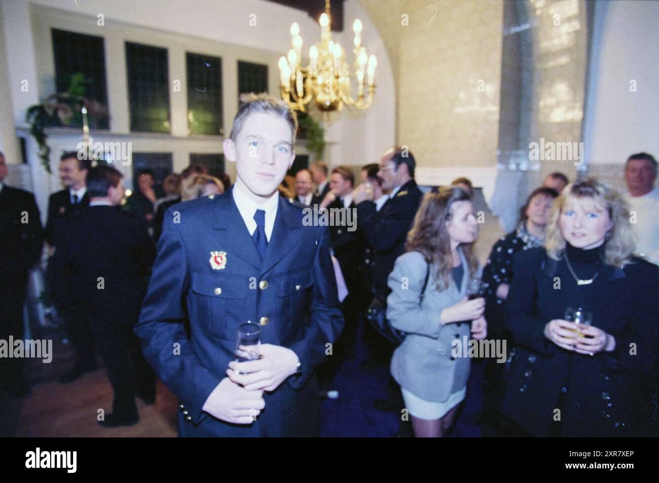 Pompier est à l'honneur, Whizgle Dutch News : images historiques sur mesure pour l'avenir. Explorez le passé néerlandais avec des perspectives modernes grâce à des images d'agences néerlandaises. Concilier les événements d'hier avec les perspectives de demain. Embarquez pour un voyage intemporel avec des histoires qui façonnent notre avenir. Banque D'Images