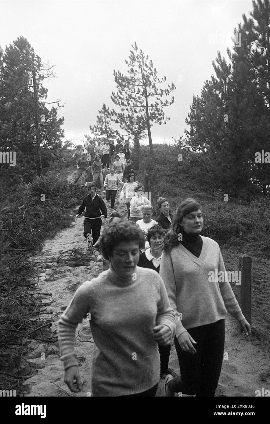 Training at CIO, Training, 05-10-1967, Whizgle Dutch News : images historiques adaptées pour l'avenir. Explorez le passé néerlandais avec des perspectives modernes grâce à des images d'agences néerlandaises. Concilier les événements d'hier avec les perspectives de demain. Embarquez pour un voyage intemporel avec des histoires qui façonnent notre avenir. Banque D'Images