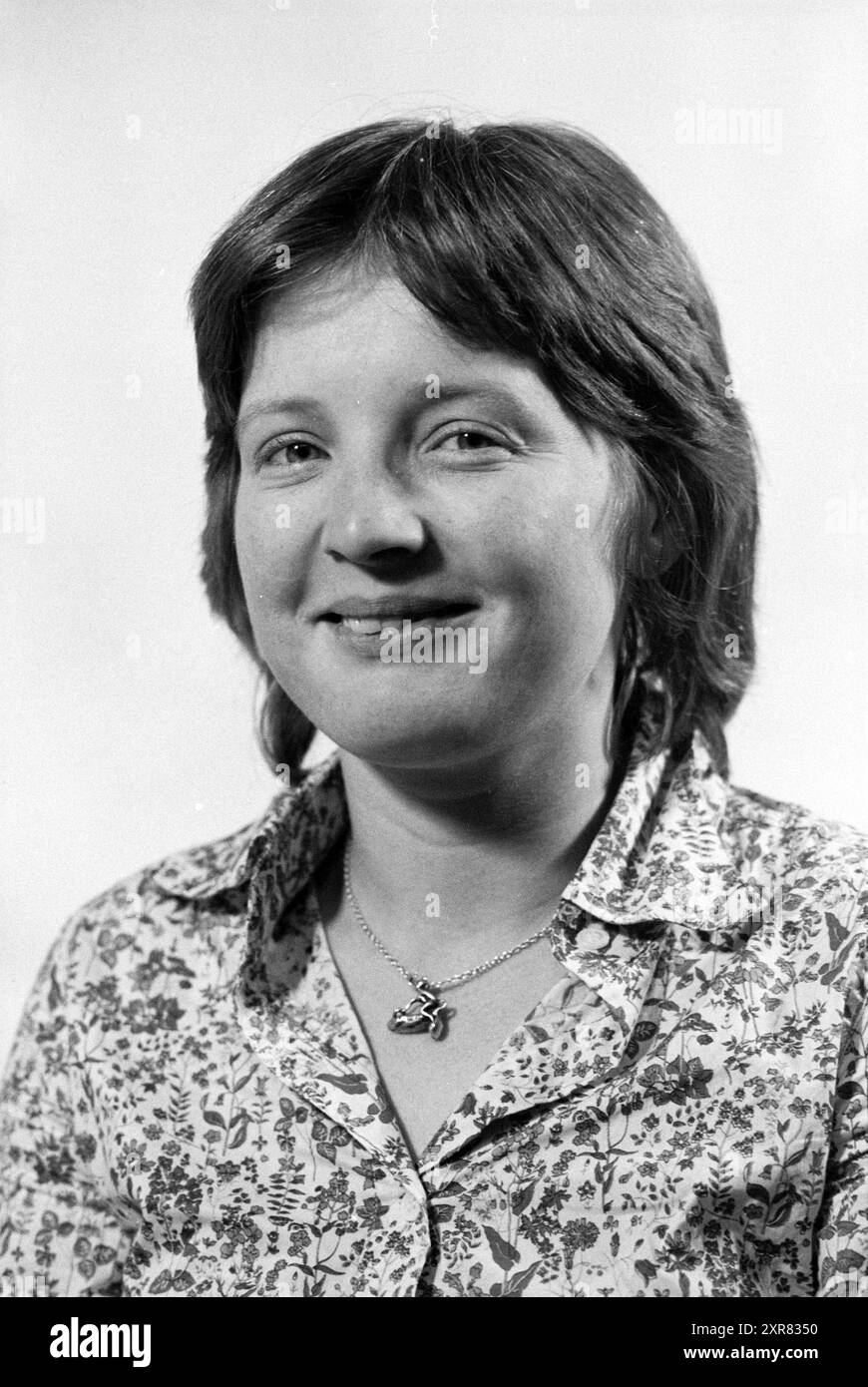 Portrait d'une femme, d'environ 20 ans, 01-08-1979, Whizgle Dutch News : images historiques sur mesure pour l'avenir. Explorez le passé néerlandais avec des perspectives modernes grâce à des images d'agences néerlandaises. Concilier les événements d'hier avec les perspectives de demain. Embarquez pour un voyage intemporel avec des histoires qui façonnent notre avenir. Banque D'Images