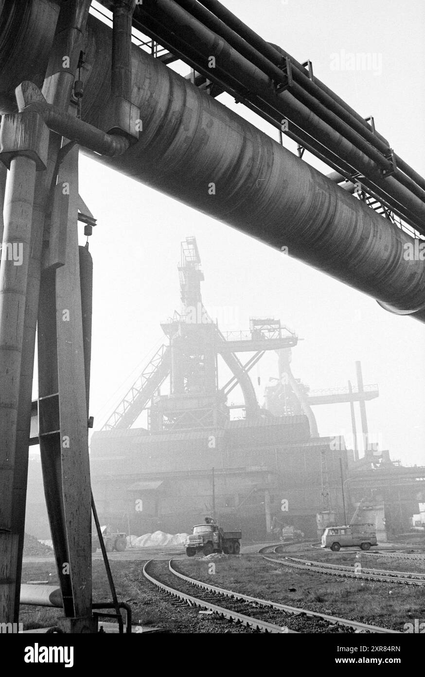 Hauts fourneaux - photos d'archives, hauts fourneaux, 18-01-1982, Whizgle Dutch News : images historiques sur mesure pour l'avenir. Explorez le passé néerlandais avec des perspectives modernes grâce à des images d'agences néerlandaises. Concilier les événements d'hier avec les perspectives de demain. Embarquez pour un voyage intemporel avec des histoires qui façonnent notre avenir. Banque D'Images