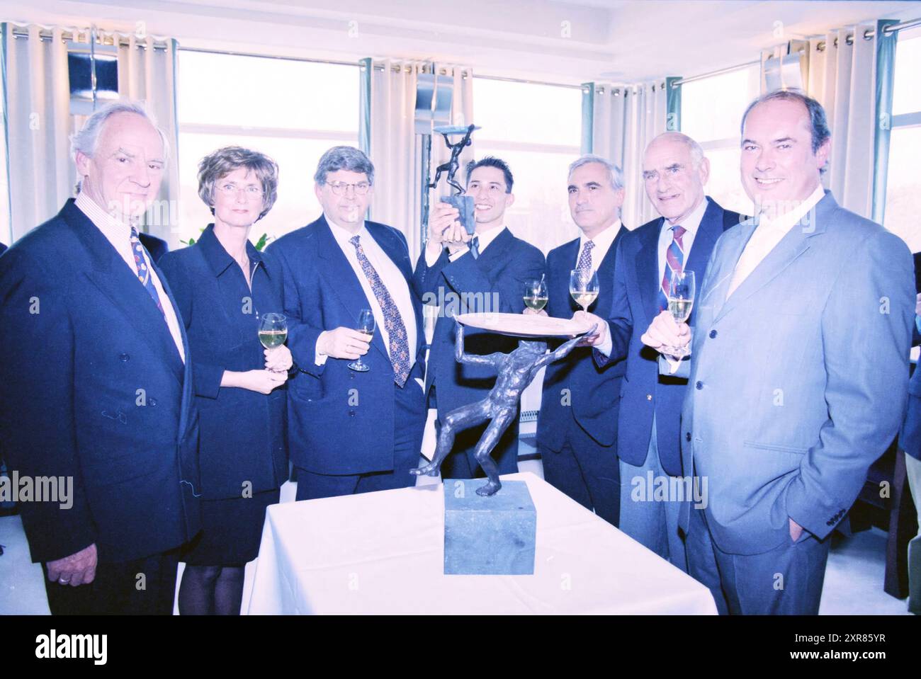 Remise du prix Alliance de la liberté de la presse, 24-03-1999, Whizgle Dutch News : images historiques sur mesure pour l'avenir. Explorez le passé néerlandais avec des perspectives modernes grâce à des images d'agences néerlandaises. Concilier les événements d'hier avec les perspectives de demain. Embarquez pour un voyage intemporel avec des histoires qui façonnent notre avenir. Banque D'Images