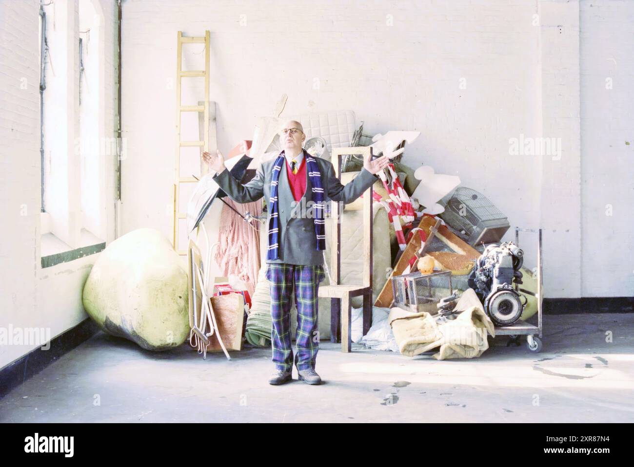 Piet Zwaanswijk, Bulky Waste, H'lem, Haarlem, pays-Bas, 18-10-1996, Whizgle Dutch News : des images historiques sur mesure pour l'avenir. Explorez le passé néerlandais avec des perspectives modernes grâce à des images d'agences néerlandaises. Concilier les événements d'hier avec les perspectives de demain. Embarquez pour un voyage intemporel avec des histoires qui façonnent notre avenir. Banque D'Images