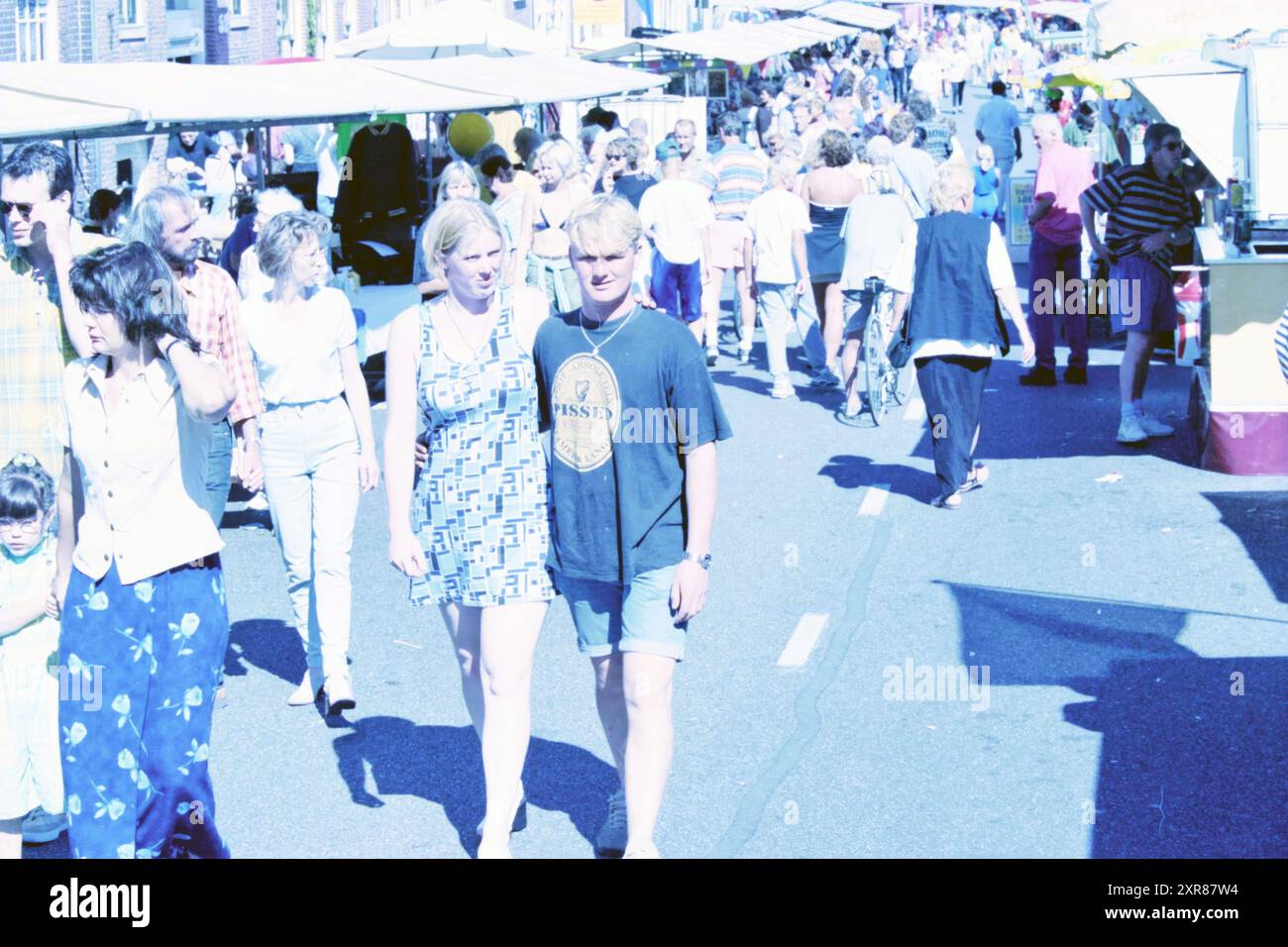Foire annuelle animée, 08-08-1998, Whizgle Dutch News : des images historiques sur mesure pour l'avenir. Explorez le passé néerlandais avec des perspectives modernes grâce à des images d'agences néerlandaises. Concilier les événements d'hier avec les perspectives de demain. Embarquez pour un voyage intemporel avec des histoires qui façonnent notre avenir. Banque D'Images