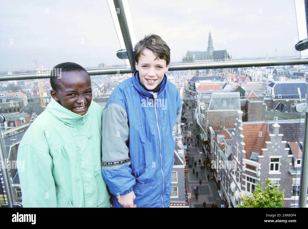 Jury des enfants World Press photo Haarlem, Haarlem, pays-Bas, 15-02-1998, Whizgle Dutch News : images historiques adaptées à l'avenir. Explorez le passé néerlandais avec des perspectives modernes grâce à des images d'agences néerlandaises. Concilier les événements d'hier avec les perspectives de demain. Embarquez pour un voyage intemporel avec des histoires qui façonnent notre avenir. Banque D'Images