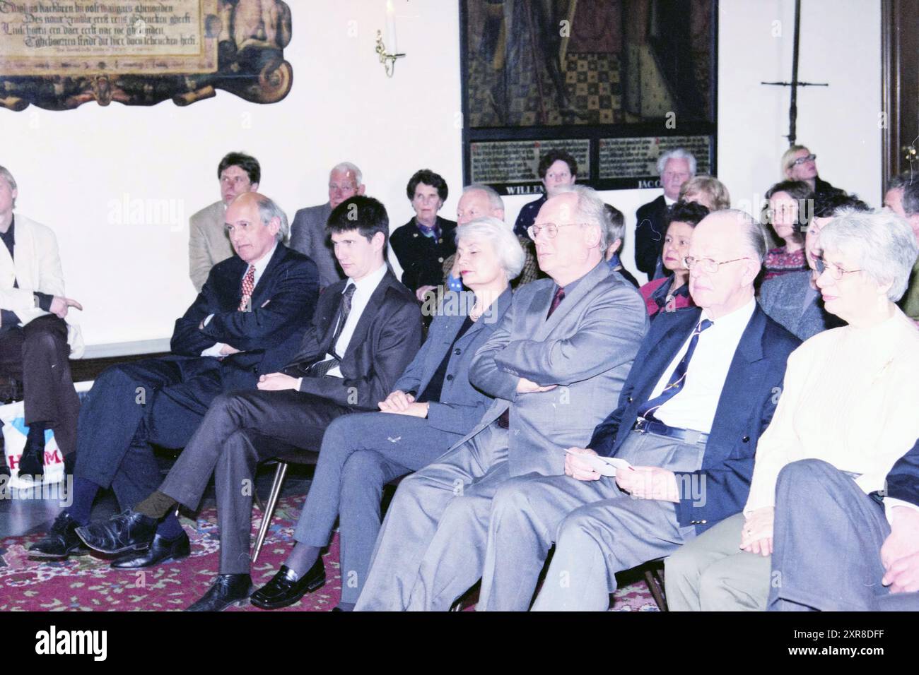 Signer contrat Orchestre philharmonique de Hollande du Nord, 2 chefs d'orchestre, 12-04-2000, Whizgle Dutch News : images historiques sur mesure pour l'avenir. Explorez le passé néerlandais avec des perspectives modernes grâce à des images d'agences néerlandaises. Concilier les événements d'hier avec les perspectives de demain. Embarquez pour un voyage intemporel avec des histoires qui façonnent notre avenir. Banque D'Images Signer contrat Orchestre philharmonique de Hollande du Nord, 2 chefs d'orchestre, 12-04-2000, Whizgle Dutch News : images historiques sur mesure pour l'avenir. Explorez le passé néerlandais avec des perspectives modernes grâce à des images d'agences néerlandaises. Concilier les événements d'hier avec les perspectives de demain. Embarquez pour un voyage intemporel avec des histoires qui façonnent notre avenir. Banque D'Images