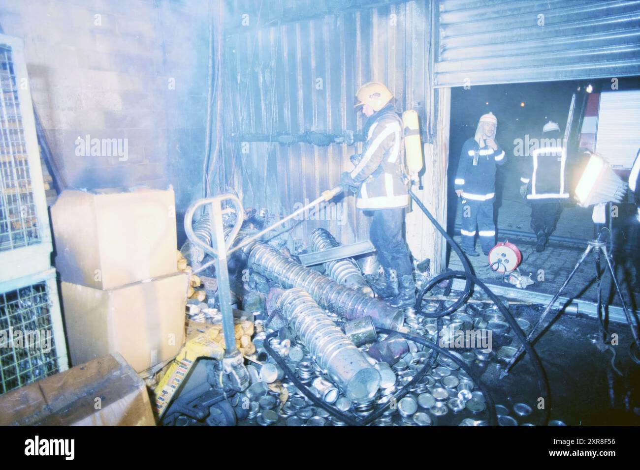 Incendie Westerduinweg, IJmuiden, IJmuiden, Westerduinweg, Nederland, 12-04-1996, Whizgle Dutch News : des images historiques sur mesure pour l'avenir. Explorez le passé néerlandais avec des perspectives modernes grâce à des images d'agences néerlandaises. Concilier les événements d'hier avec les perspectives de demain. Embarquez pour un voyage intemporel avec des histoires qui façonnent notre avenir. Banque D'Images Incendie Westerduinweg, IJmuiden, IJmuiden, Westerduinweg, Nederland, 12-04-1996, Whizgle Dutch News : des images historiques sur mesure pour l'avenir. Explorez le passé néerlandais avec des perspectives modernes grâce à des images d'agences néerlandaises. Concilier les événements d'hier avec les perspectives de demain. Embarquez pour un voyage intemporel avec des histoires qui façonnent notre avenir. Banque D'Images