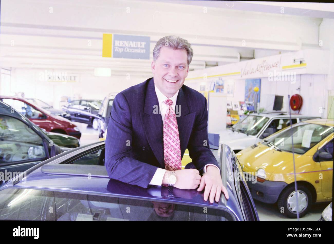 Réalisateur Smees, Renault garage Stokvis, 03-03-1998, Whizgle Dutch News : des images historiques sur mesure pour le futur. Explorez le passé néerlandais avec des perspectives modernes grâce à des images d'agences néerlandaises. Concilier les événements d'hier avec les perspectives de demain. Embarquez pour un voyage intemporel avec des histoires qui façonnent notre avenir. Banque D'Images