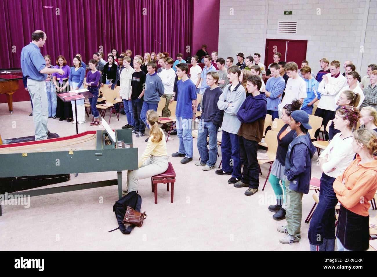 Chœur de répétition supérieur Rudolf Steiner School, 12-06-2001, Whizgle Dutch News : images historiques adaptées pour l'avenir. Explorez le passé néerlandais avec des perspectives modernes grâce à des images d'agences néerlandaises. Concilier les événements d'hier avec les perspectives de demain. Embarquez pour un voyage intemporel avec des histoires qui façonnent notre avenir. Banque D'Images