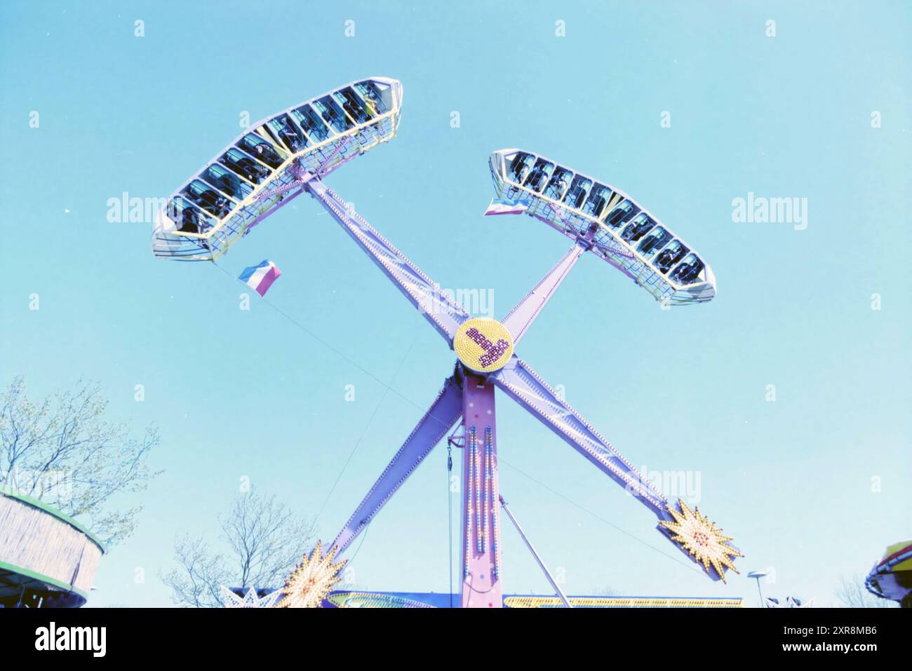 Parc d'expositions Tornado, Schalkwijk, Haarlem, pays-Bas, 27-04-1999, Whizgle Dutch News : des images historiques sur mesure pour l'avenir. Explorez le passé néerlandais avec des perspectives modernes grâce à des images d'agences néerlandaises. Concilier les événements d'hier avec les perspectives de demain. Embarquez pour un voyage intemporel avec des histoires qui façonnent notre avenir. Banque D'Images