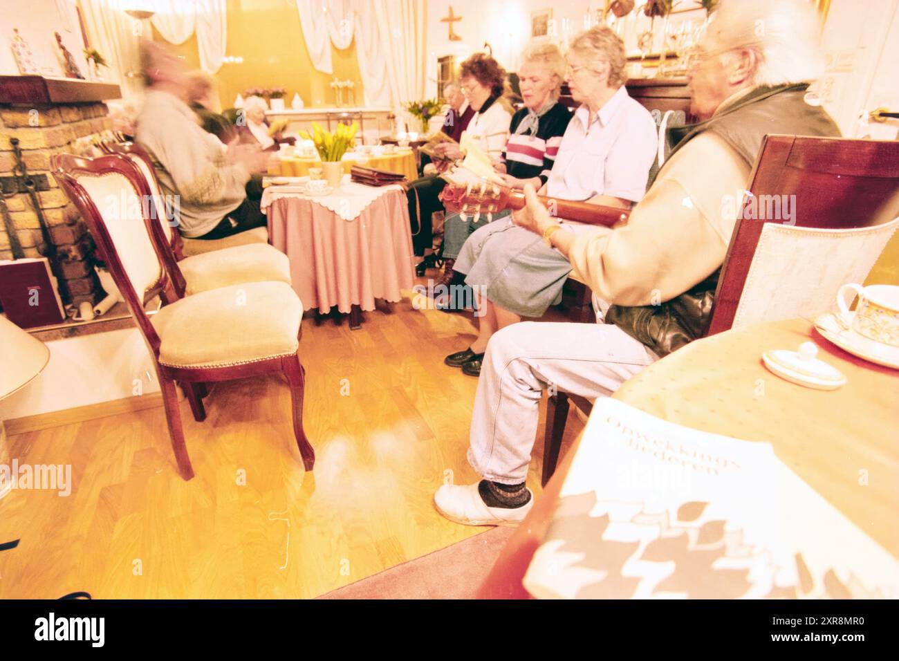 Réunion de prière, Koningkerk, Haarlem, pays-Bas, 24-03-2003, Whizgle Dutch News : des images historiques sur mesure pour l'avenir. Explorez le passé néerlandais avec des perspectives modernes grâce à des images d'agences néerlandaises. Concilier les événements d'hier avec les perspectives de demain. Embarquez pour un voyage intemporel avec des histoires qui façonnent notre avenir. Banque D'Images