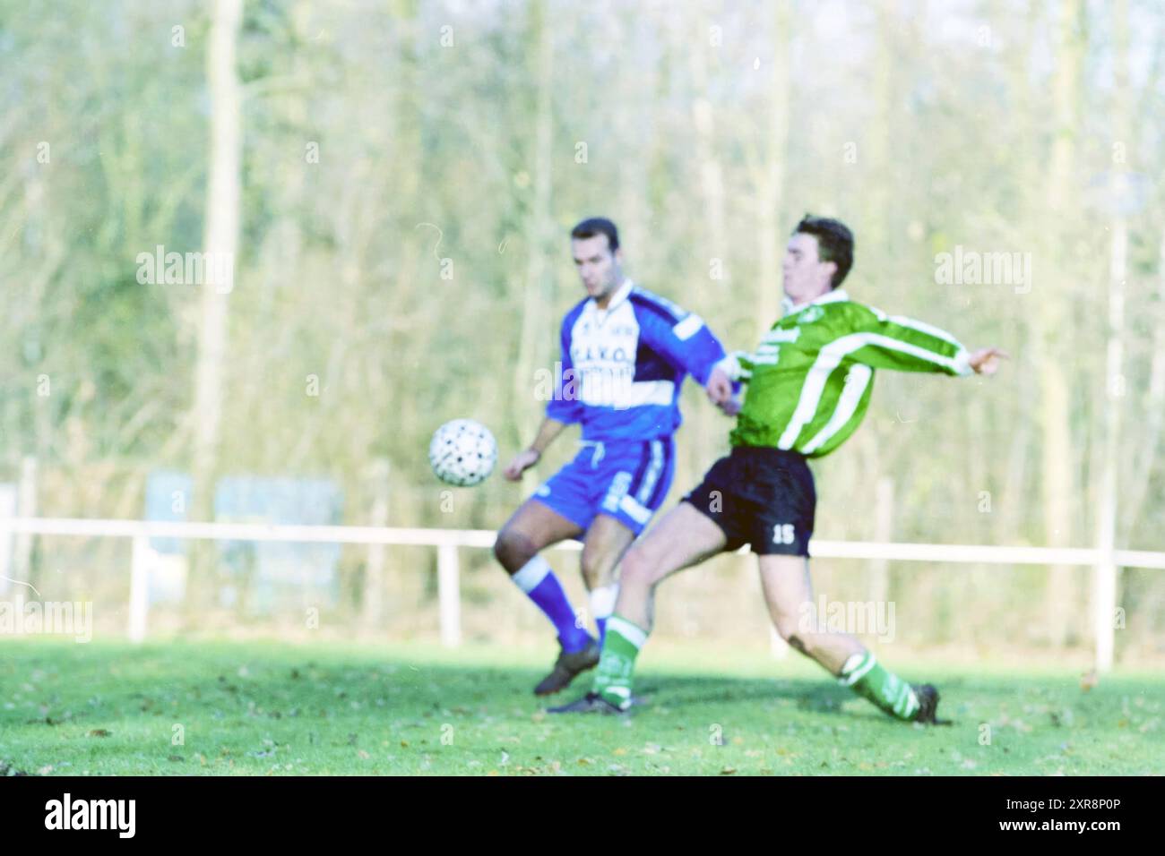 Football : BSM - United, Bennebroek, Bennebroek, 04-12-1999, Whizgle Dutch News : des images historiques sur mesure pour l'avenir. Explorez le passé néerlandais avec des perspectives modernes grâce à des images d'agences néerlandaises. Concilier les événements d'hier avec les perspectives de demain. Embarquez pour un voyage intemporel avec des histoires qui façonnent notre avenir. Banque D'Images Football : BSM - United, Bennebroek, Bennebroek, 04-12-1999, Whizgle Dutch News : des images historiques sur mesure pour l'avenir. Explorez le passé néerlandais avec des perspectives modernes grâce à des images d'agences néerlandaises. Concilier les événements d'hier avec les perspectives de demain. Embarquez pour un voyage intemporel avec des histoires qui façonnent notre avenir. Banque D'Images