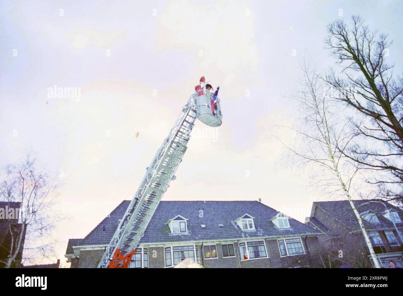 Statue dévoilée, école Montessori, 04-12-1995, Whizgle Dutch News : des images historiques sur mesure pour l'avenir. Explorez le passé néerlandais avec des perspectives modernes grâce à des images d'agences néerlandaises. Concilier les événements d'hier avec les perspectives de demain. Embarquez pour un voyage intemporel avec des histoires qui façonnent notre avenir. Banque D'Images Statue dévoilée, école Montessori, 04-12-1995, Whizgle Dutch News : des images historiques sur mesure pour l'avenir. Explorez le passé néerlandais avec des perspectives modernes grâce à des images d'agences néerlandaises. Concilier les événements d'hier avec les perspectives de demain. Embarquez pour un voyage intemporel avec des histoires qui façonnent notre avenir. Banque D'Images