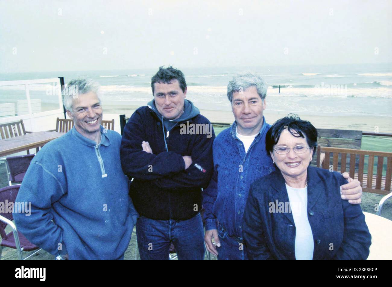 Mr. Fennema, pavillon de plage Lido, Bloemendaal, Overveen, Zeeweg, 12-04-2000, Whizgle Dutch News : des images historiques sur mesure pour l'avenir. Explorez le passé néerlandais avec des perspectives modernes grâce à des images d'agences néerlandaises. Concilier les événements d'hier avec les perspectives de demain. Embarquez pour un voyage intemporel avec des histoires qui façonnent notre avenir. Banque D'Images Mr. Fennema, pavillon de plage Lido, Bloemendaal, Overveen, Zeeweg, 12-04-2000, Whizgle Dutch News : des images historiques sur mesure pour l'avenir. Explorez le passé néerlandais avec des perspectives modernes grâce à des images d'agences néerlandaises. Concilier les événements d'hier avec les perspectives de demain. Embarquez pour un voyage intemporel avec des histoires qui façonnent notre avenir. Banque D'Images