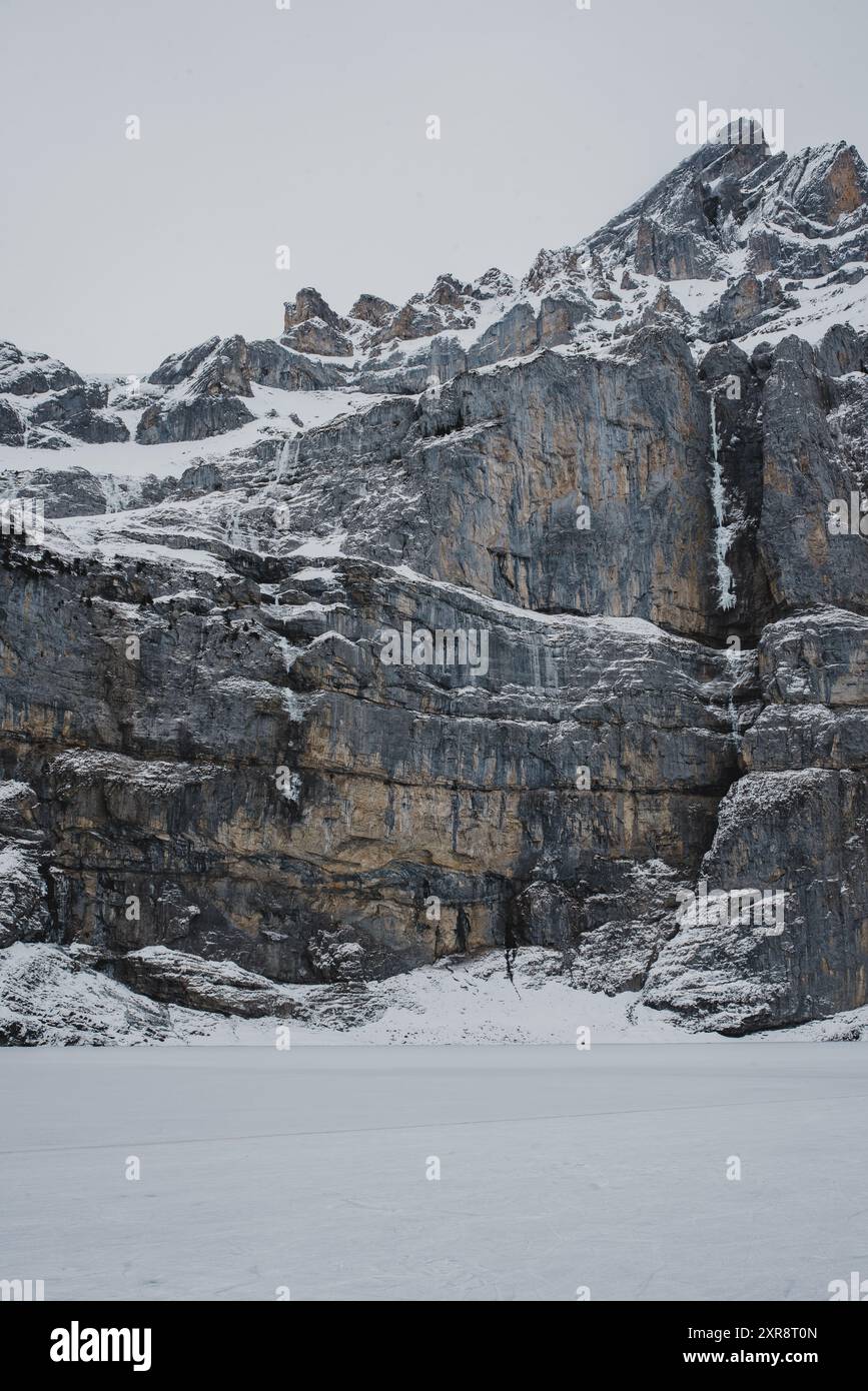 Lac gelé Oeschinen en hiver, Kandersteg, Suisse Banque D'Images