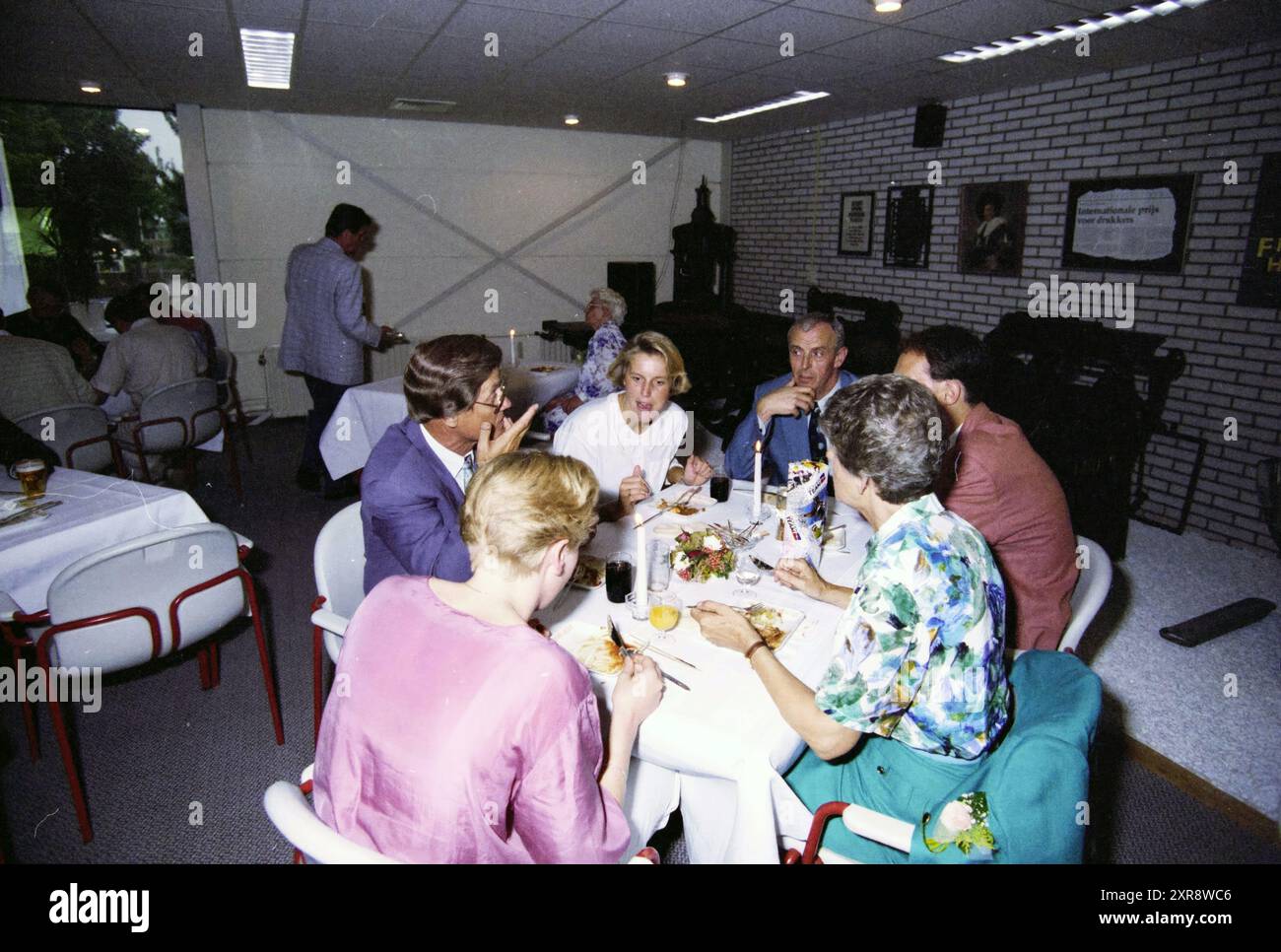 Réception, Whizgle Dutch News : des images historiques sur mesure pour l'avenir. Explorez le passé néerlandais avec des perspectives modernes grâce à des images d'agences néerlandaises. Concilier les événements d'hier avec les perspectives de demain. Embarquez pour un voyage intemporel avec des histoires qui façonnent notre avenir. Banque D'Images