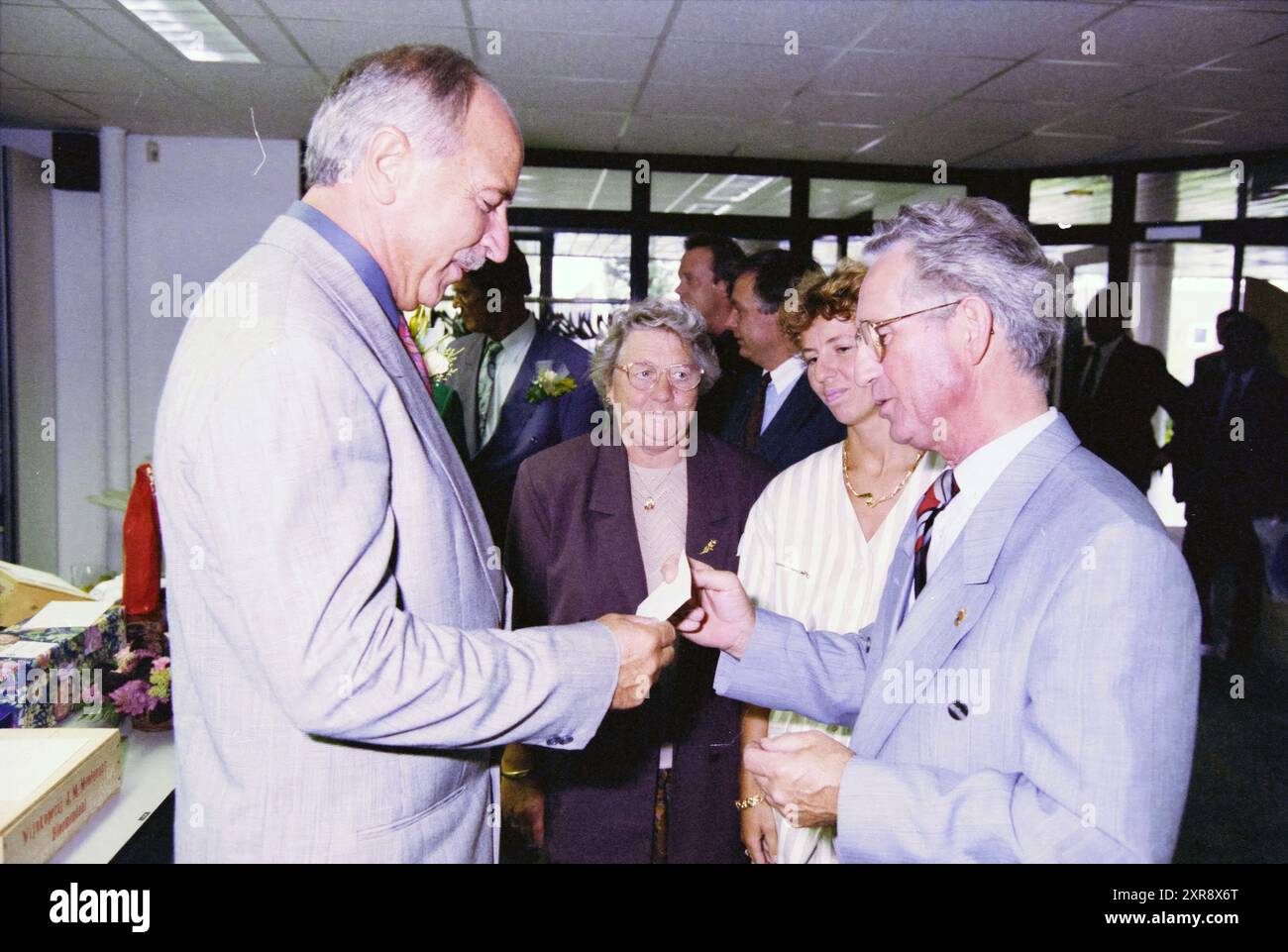 Réception, Whizgle Dutch News : des images historiques sur mesure pour l'avenir. Explorez le passé néerlandais avec des perspectives modernes grâce à des images d'agences néerlandaises. Concilier les événements d'hier avec les perspectives de demain. Embarquez pour un voyage intemporel avec des histoires qui façonnent notre avenir. Banque D'Images
